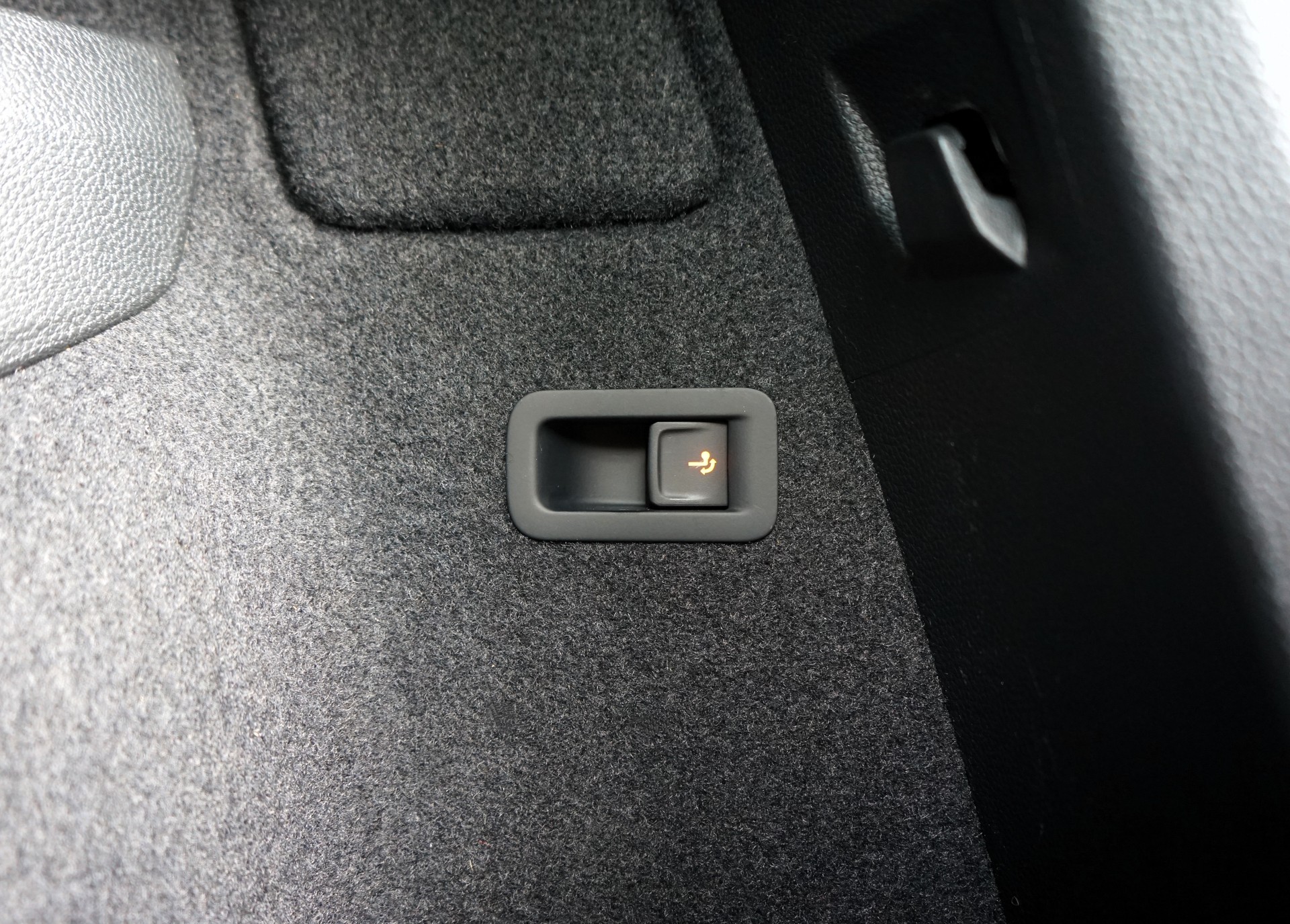 SKODA Karoq 2.0 TSI SportLine 4x4 DSG-image-21