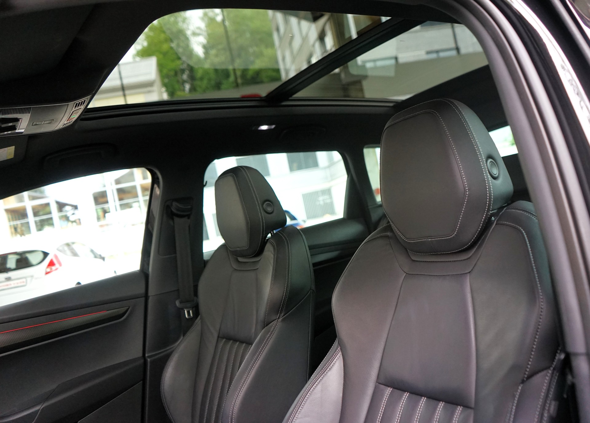 SKODA Karoq 2.0 TSI SportLine 4x4 DSG-image-5