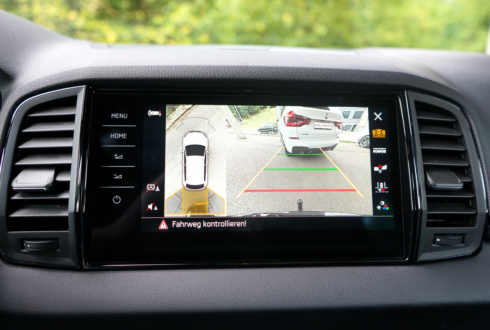 SKODA Karoq 2.0 TSI SportLine 4x4 DSG-image-16
