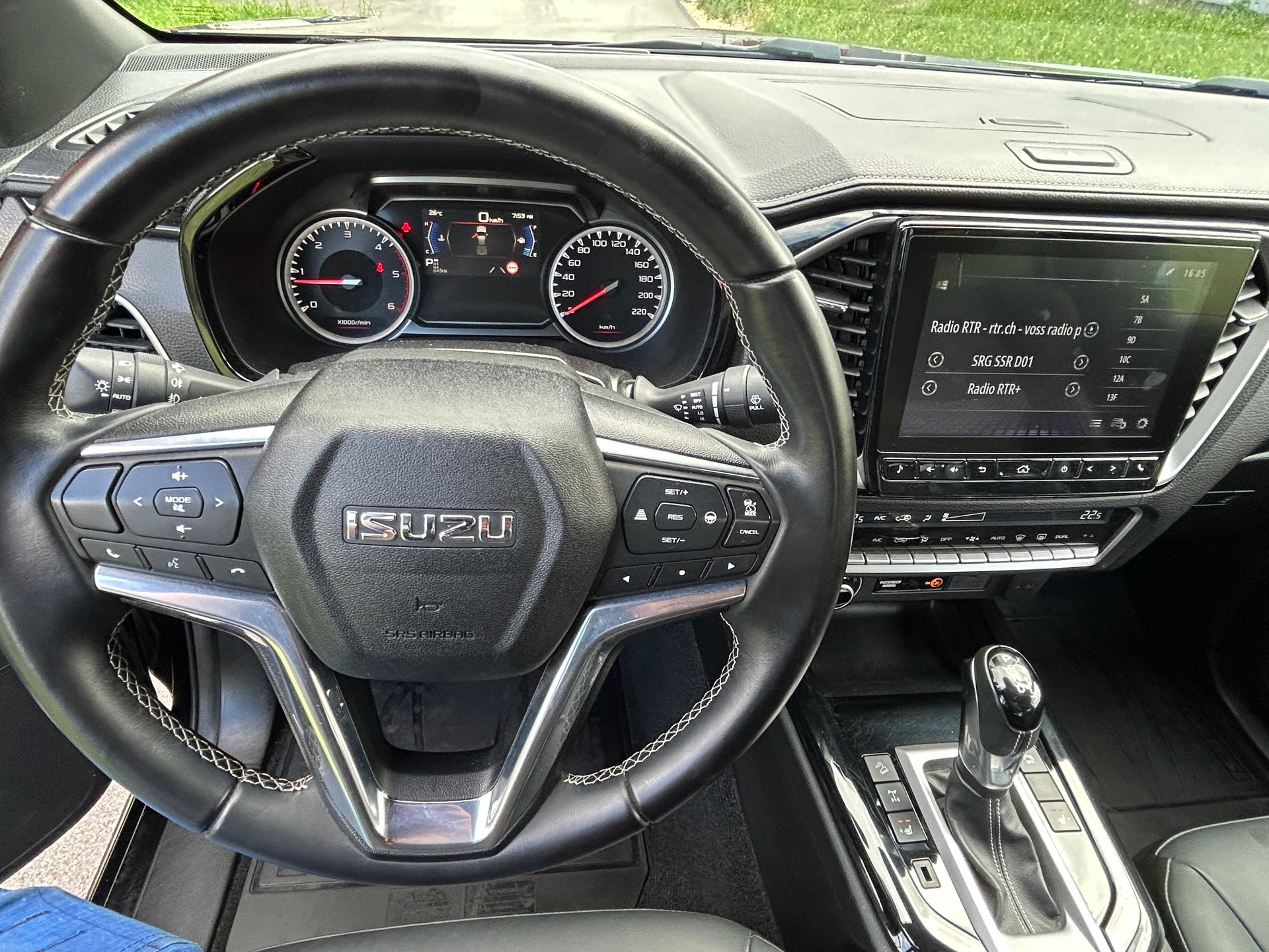 ISUZU D-MAX 1.9 CrewCab N60FF V-Cross 4x4 AT-image-10