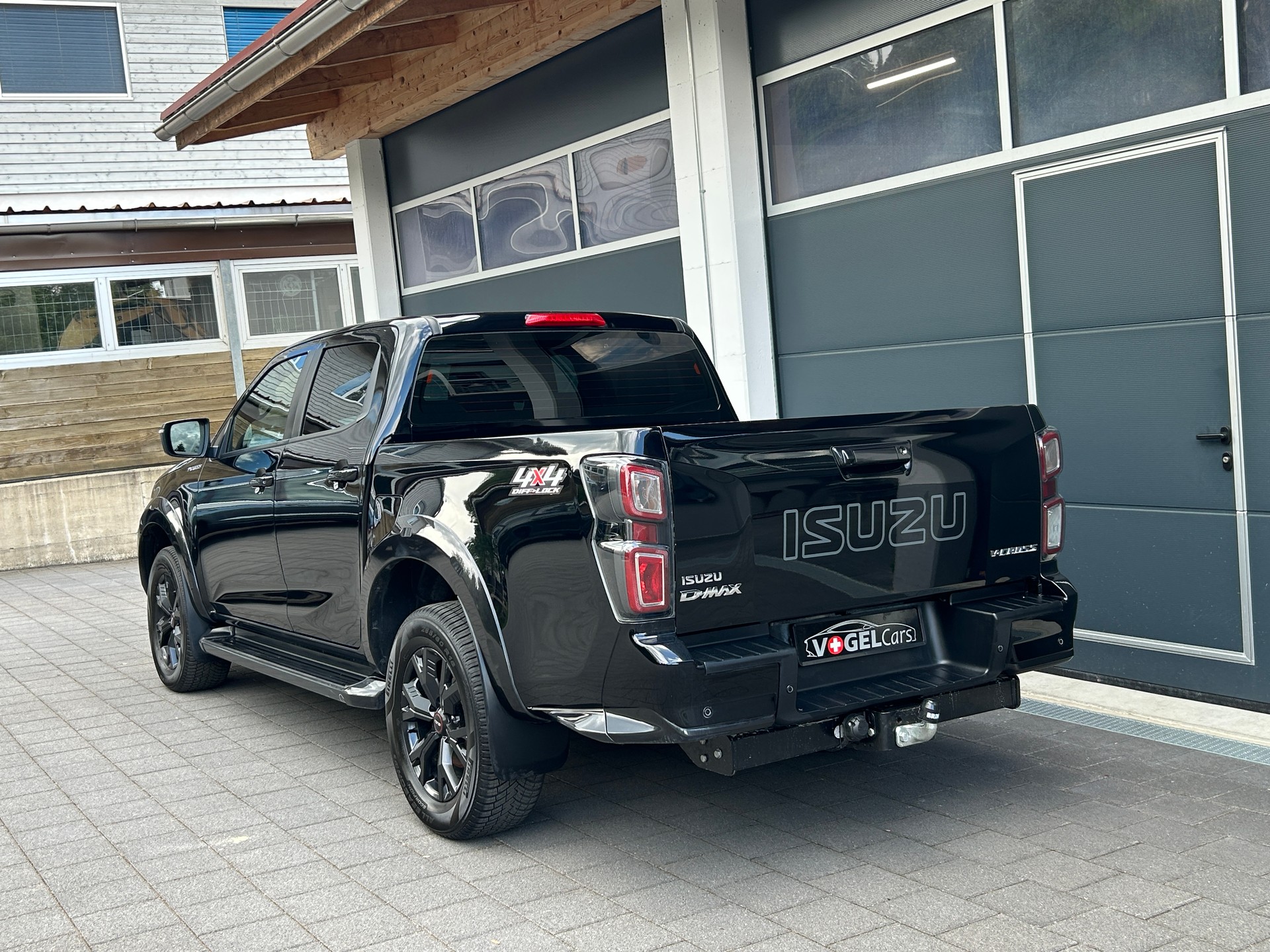 ISUZU D-MAX 1.9 CrewCab N60FF V-Cross 4x4 AT-image-2