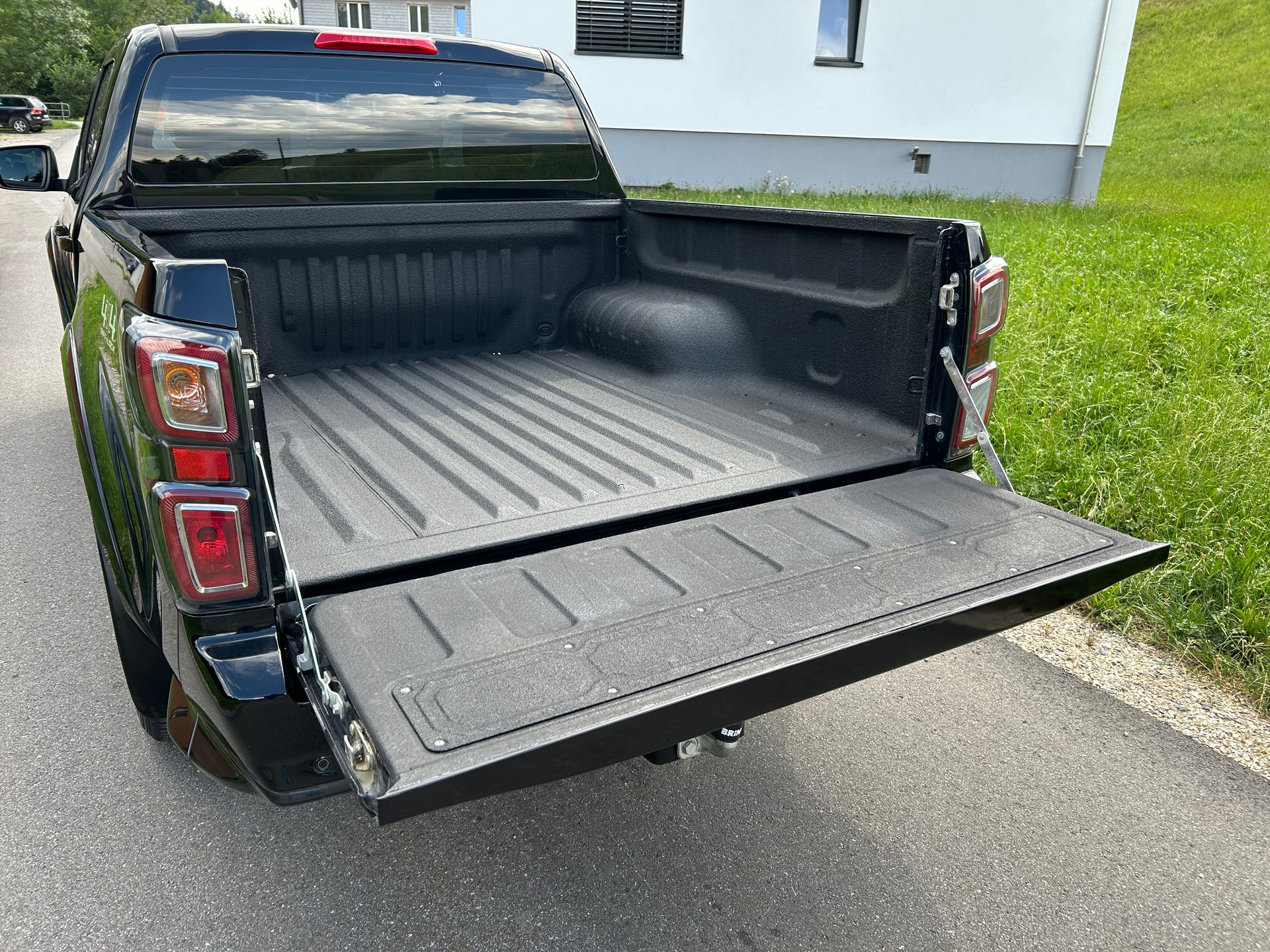 ISUZU D-MAX 1.9 CrewCab N60FF V-Cross 4x4 AT-image-14