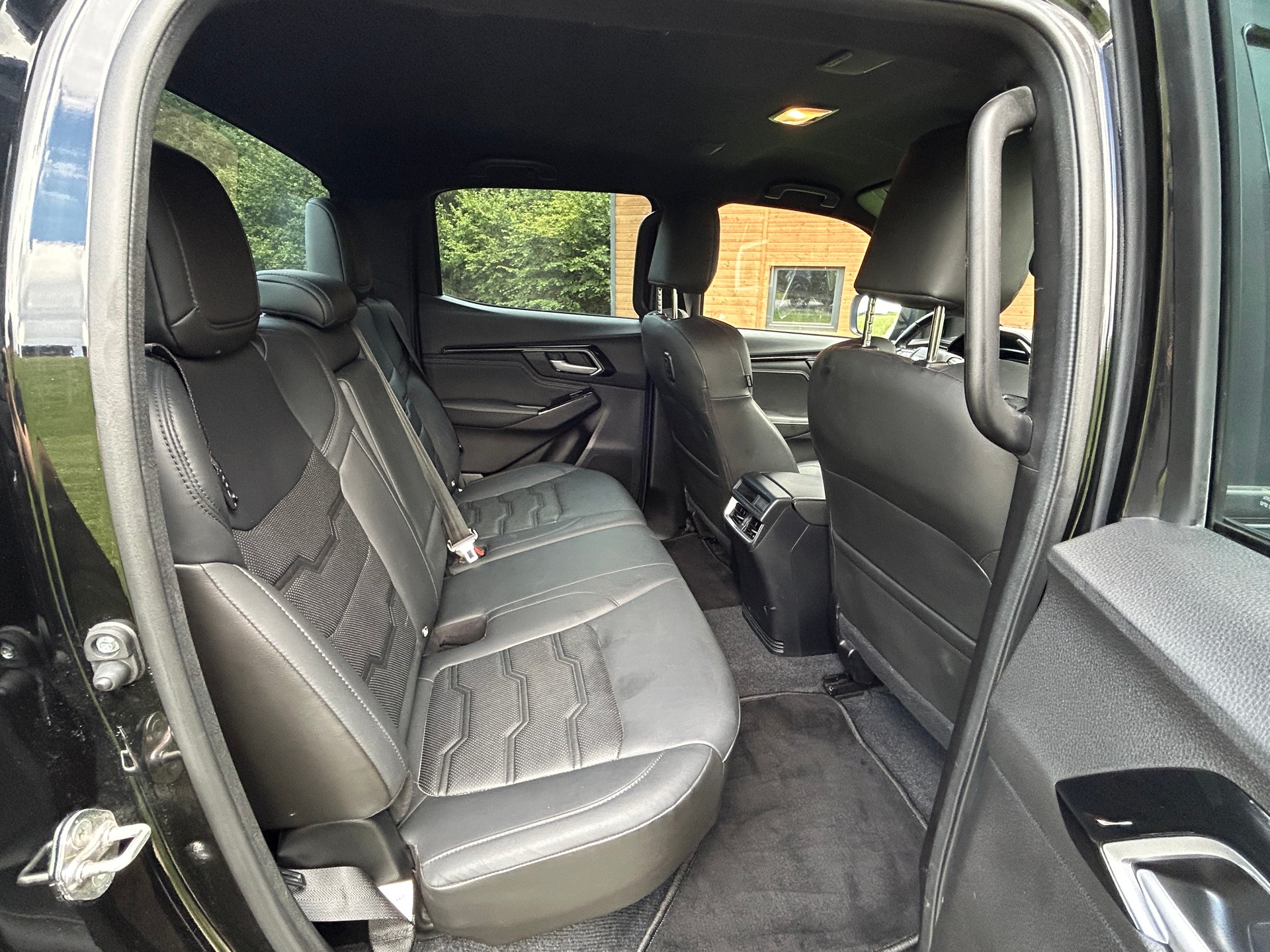 ISUZU D-MAX 1.9 CrewCab N60FF V-Cross 4x4 AT-image-13