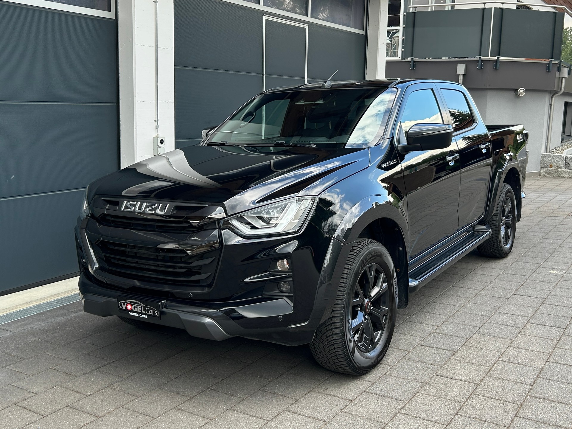 ISUZU D-MAX 1.9 CrewCab N60FF V-Cross 4x4 AT-image-0