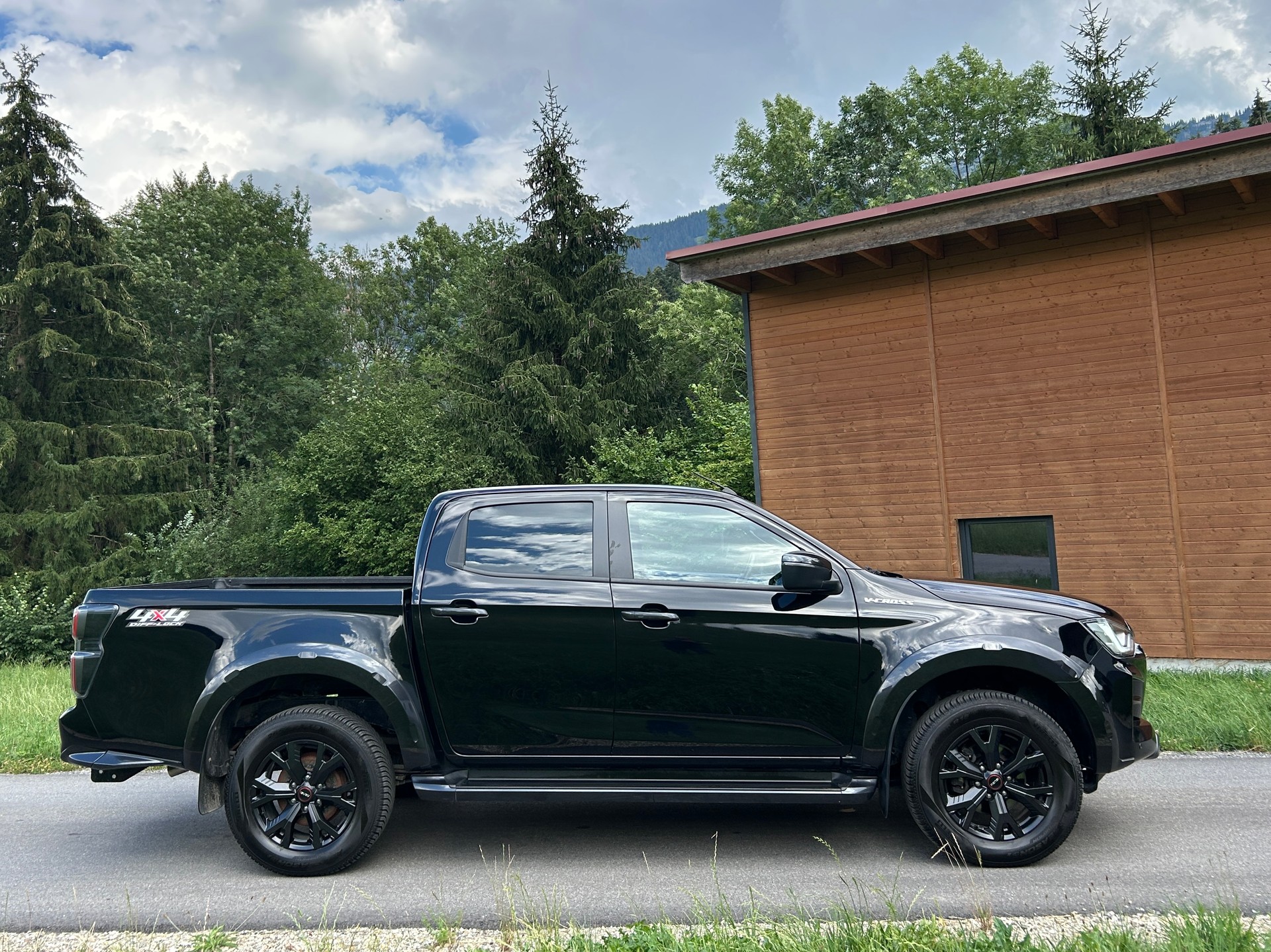 ISUZU D-MAX 1.9 CrewCab N60FF V-Cross 4x4 AT-image-5