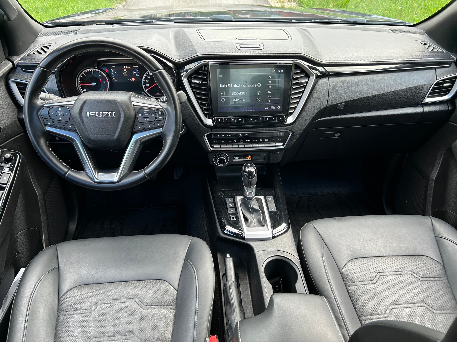 ISUZU D-MAX 1.9 CrewCab N60FF V-Cross 4x4 AT-image-8