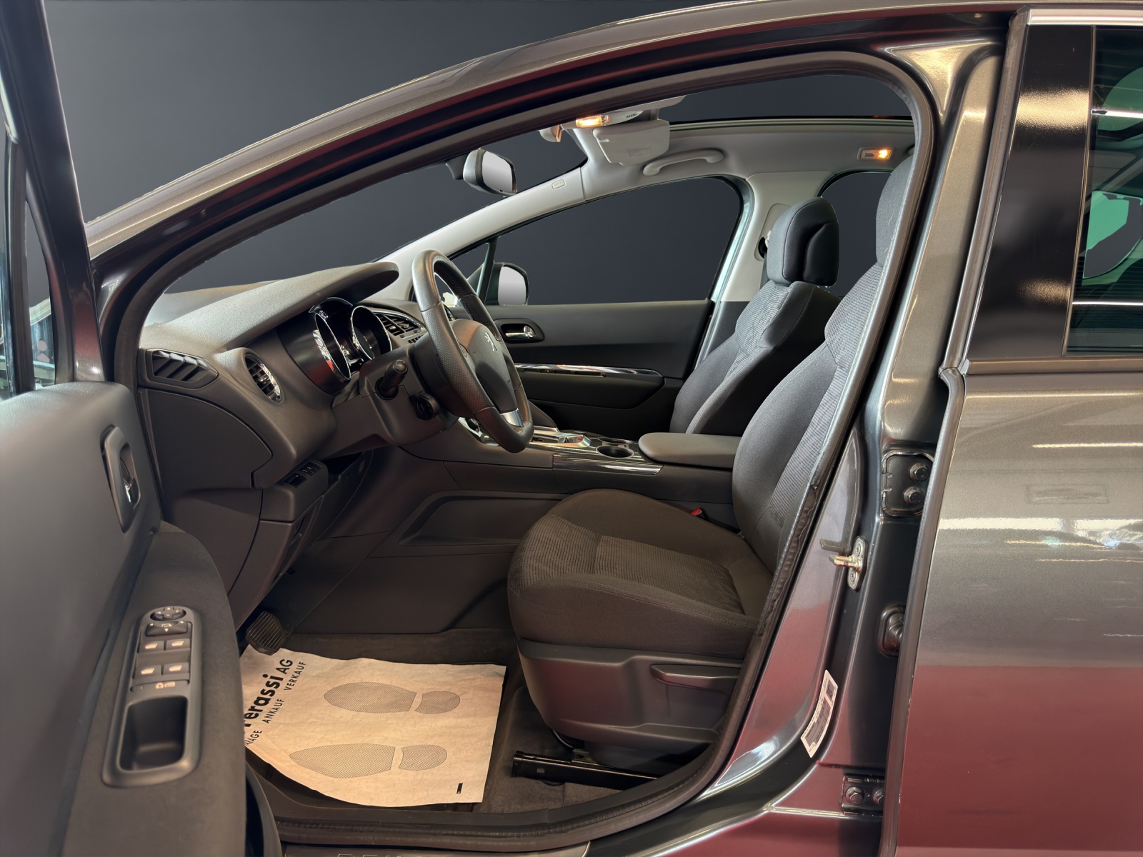 PEUGEOT 3008 1.6 16V T Allure Tiptronic-image-16