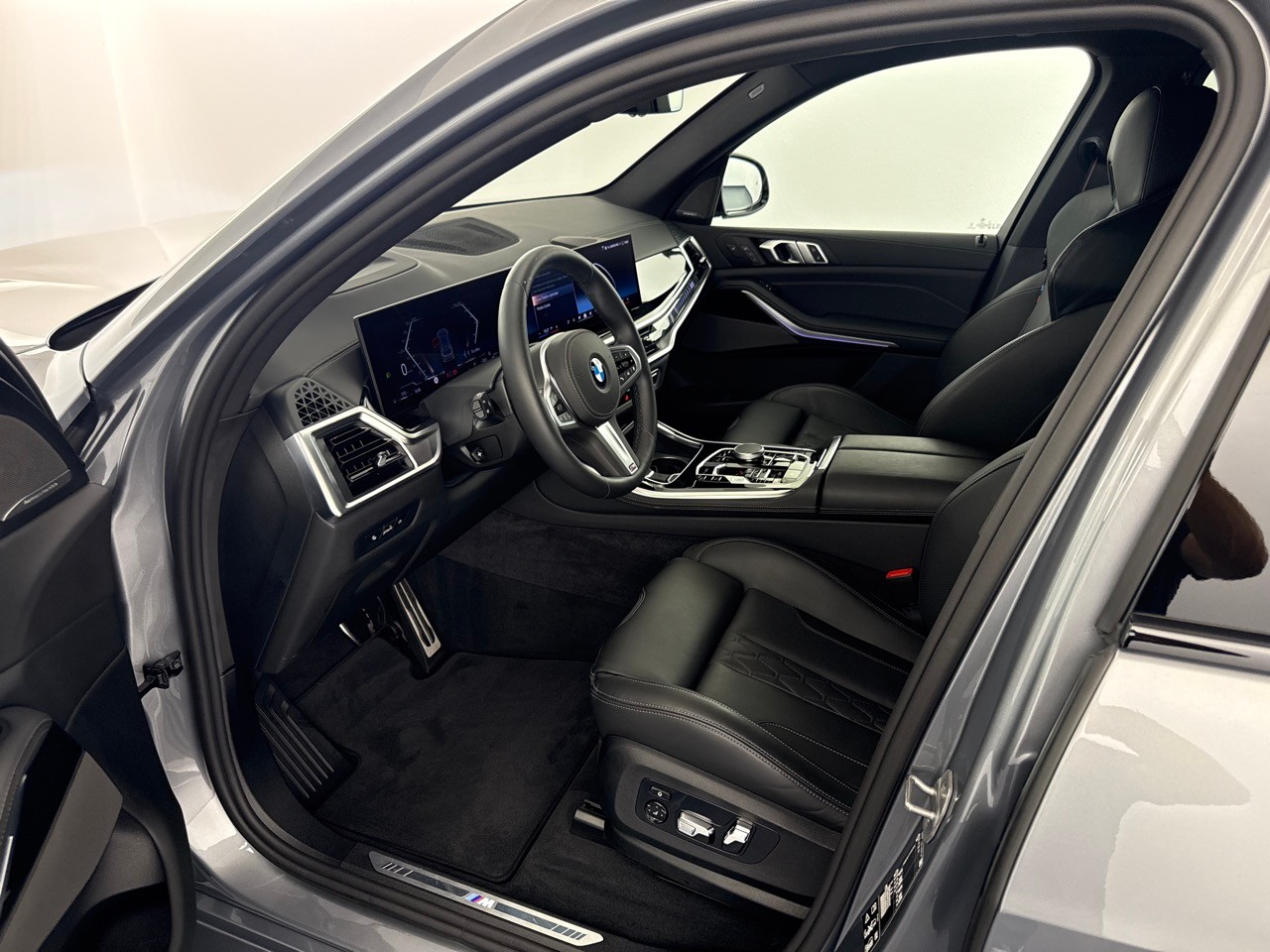 BMW X5 xD 48V 40d M Sport Pro ''7 Plätzer inkl. AHK & Standheizung''-image-4