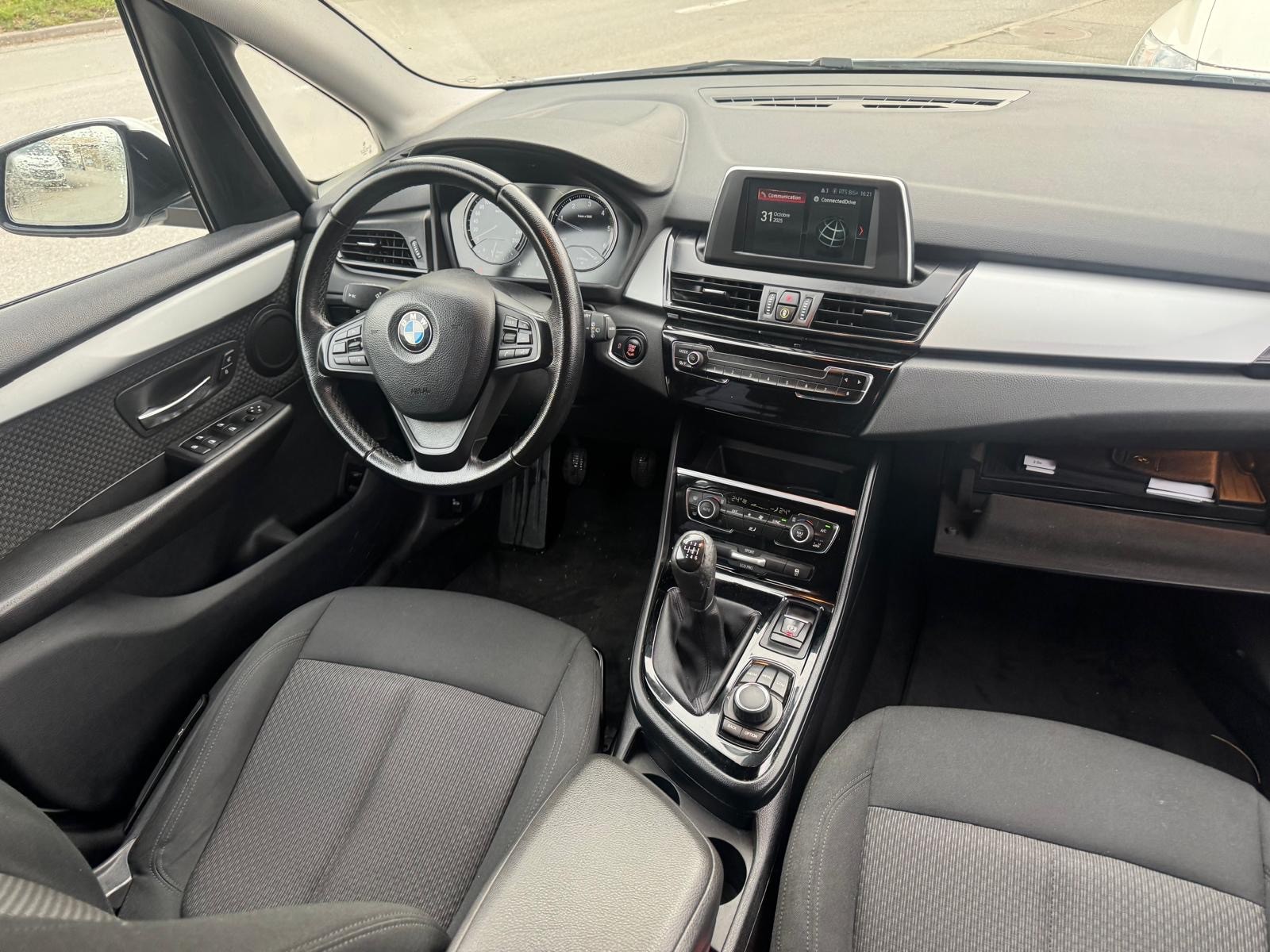 BMW 216d Active Tourer-image-7