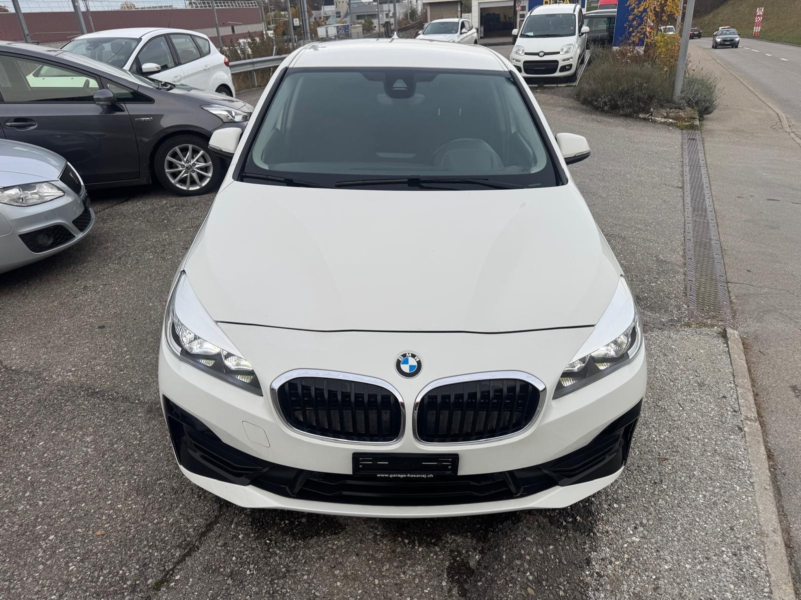 BMW 216d Active Tourer-showroom-element-1