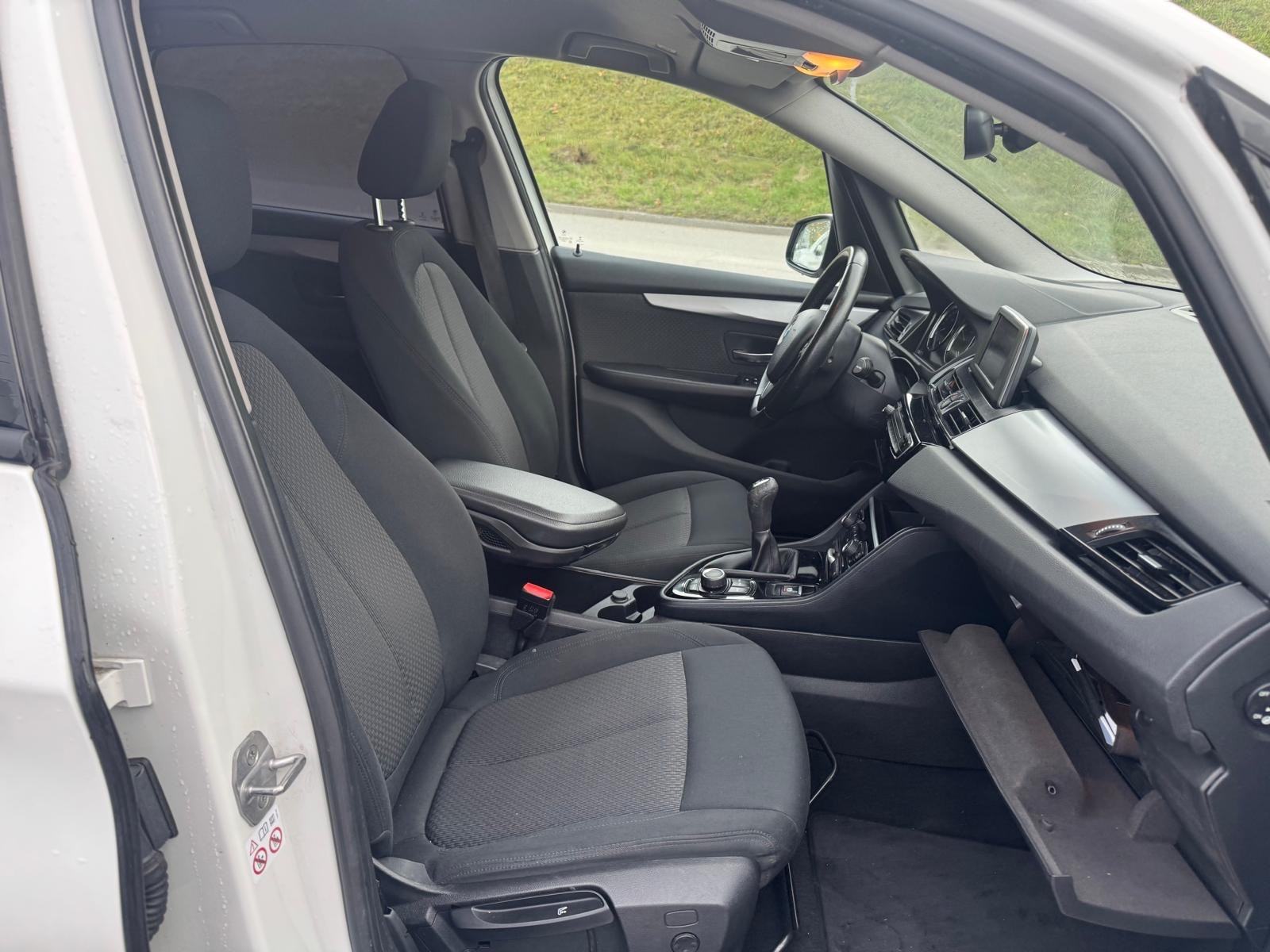 BMW 216d Active Tourer-image-6
