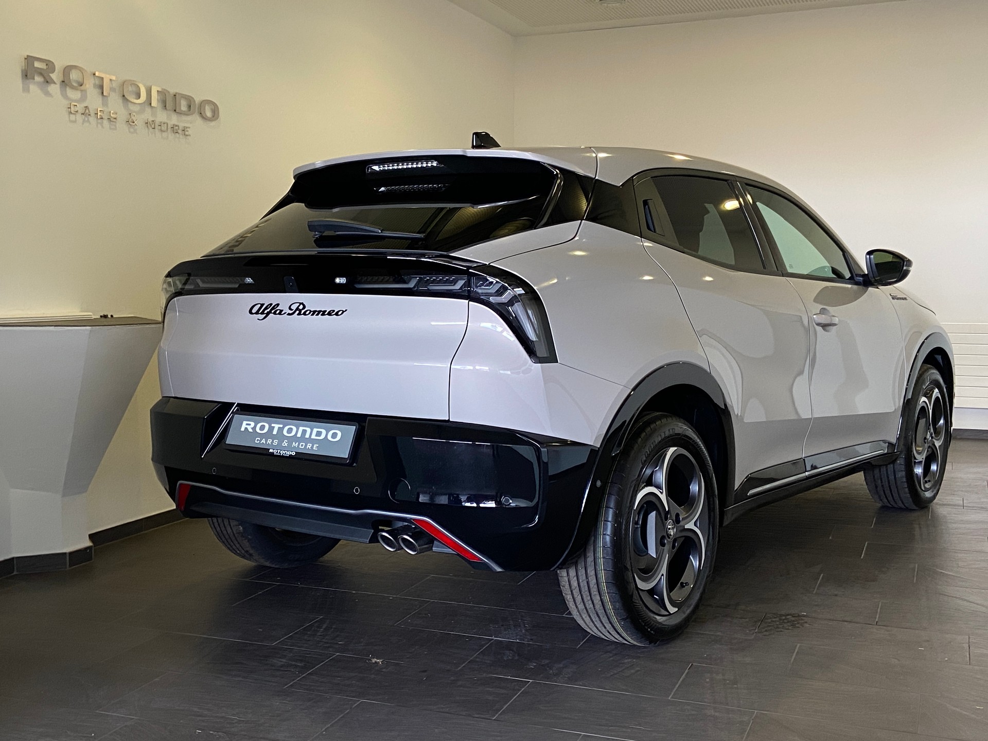 ALFA ROMEO Junior 1.2 48V Hybrid Sport Speciale Tech Sky MY26-image-1