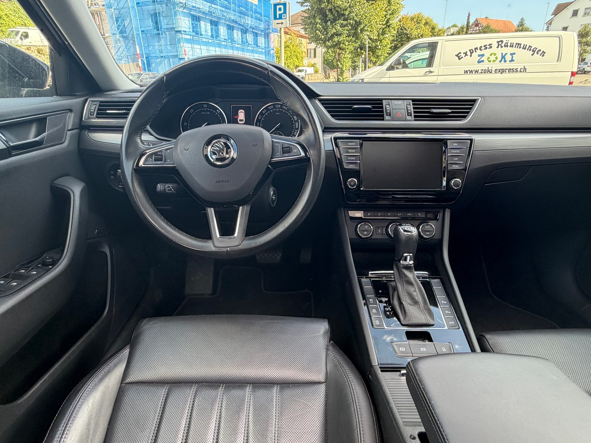 SKODA Superb Combi 2.0 TDi Ambition 4x4 DSG-image-10