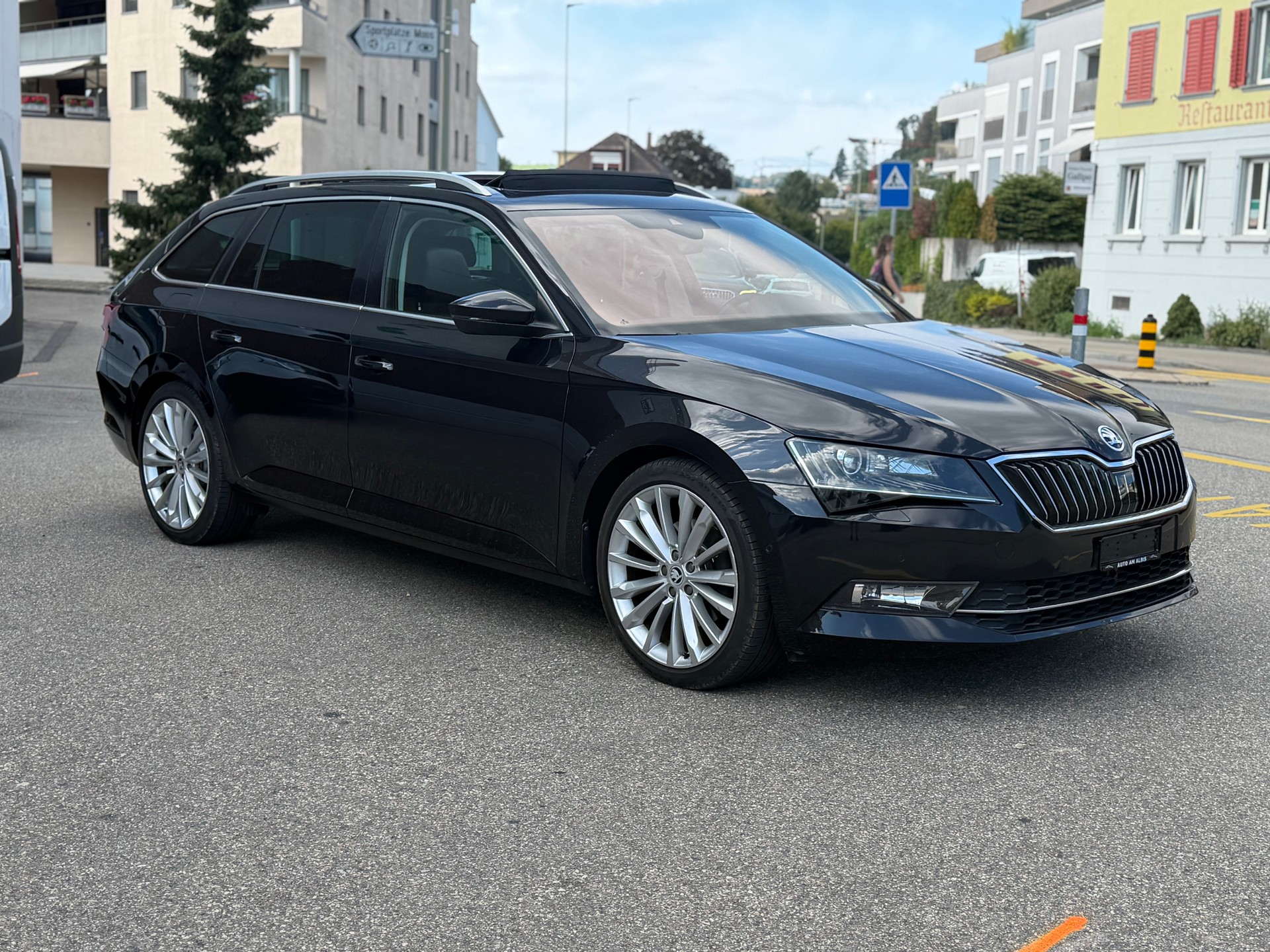 SKODA Superb Combi 2.0 TDi Ambition 4x4 DSG-image-2