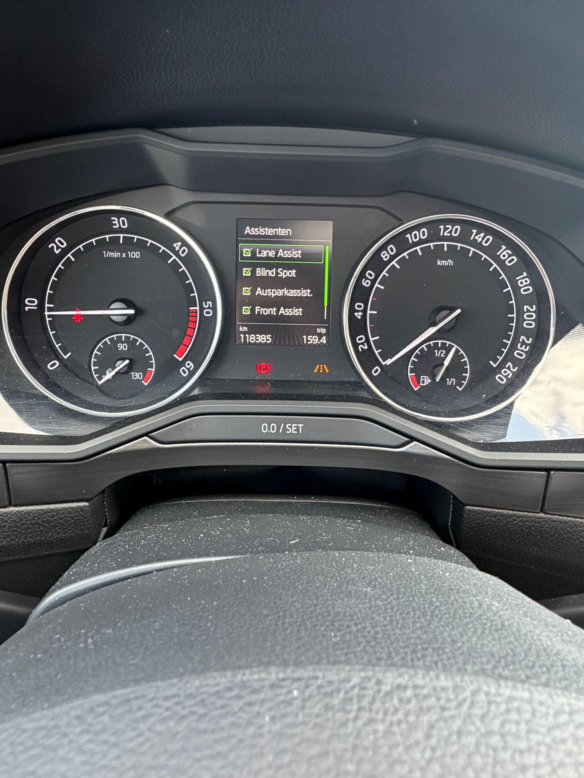 SKODA Superb Combi 2.0 TDi Ambition 4x4 DSG-image-13
