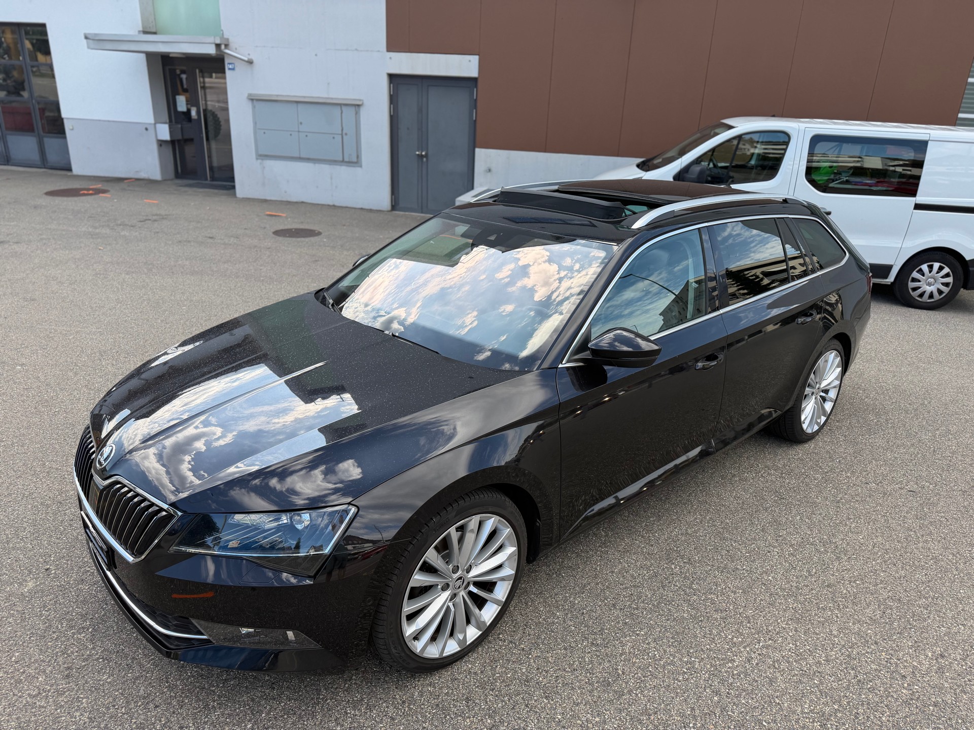SKODA Superb Combi 2.0 TDi Ambition 4x4 DSG-image-8