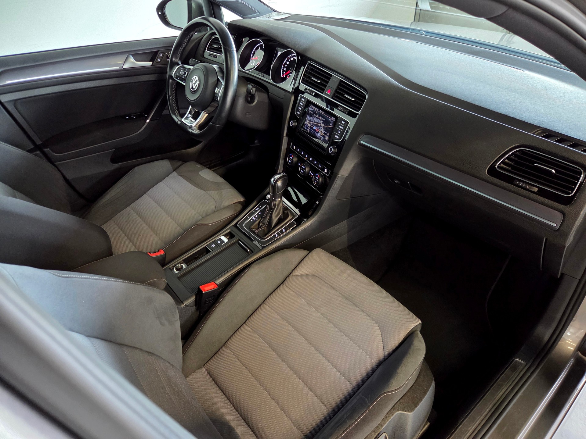 VW Golf VII 1.4 TSI R-Line DSG-image-8