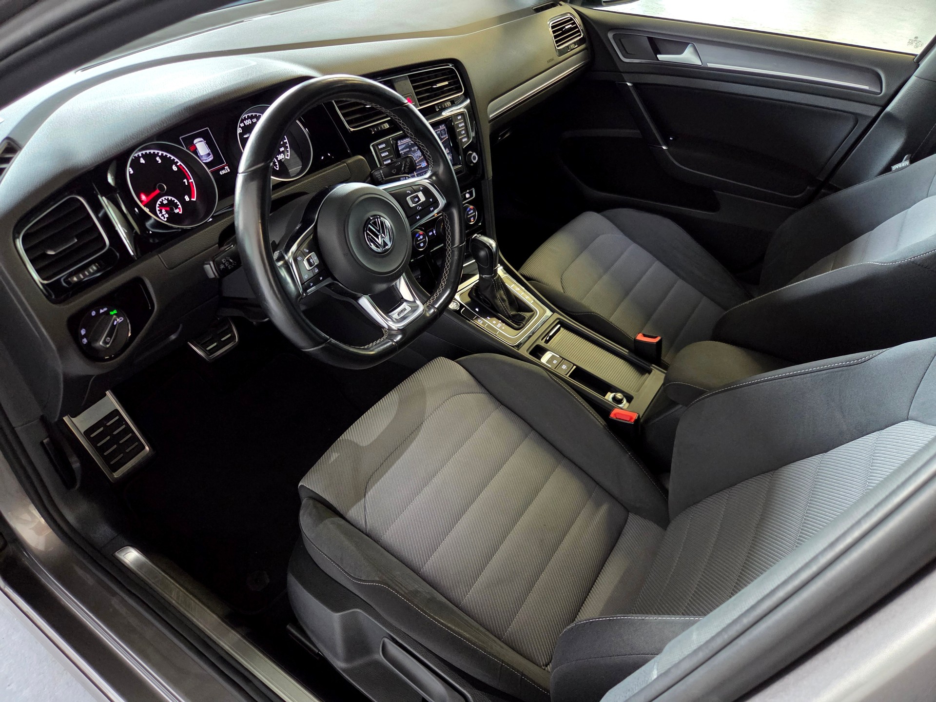 VW Golf VII 1.4 TSI R-Line DSG-image-3