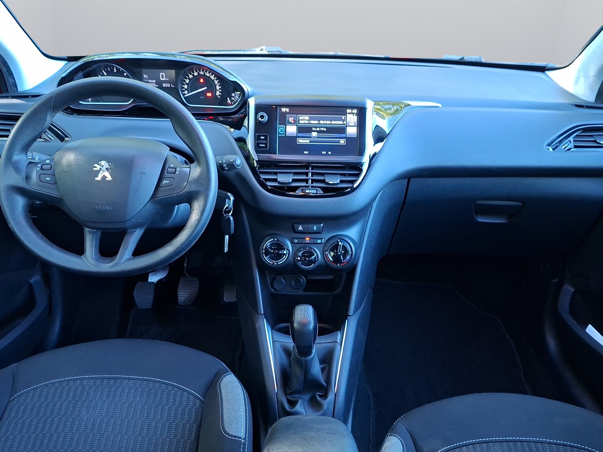 PEUGEOT 208 1.6 BlueHDi Active-image-11