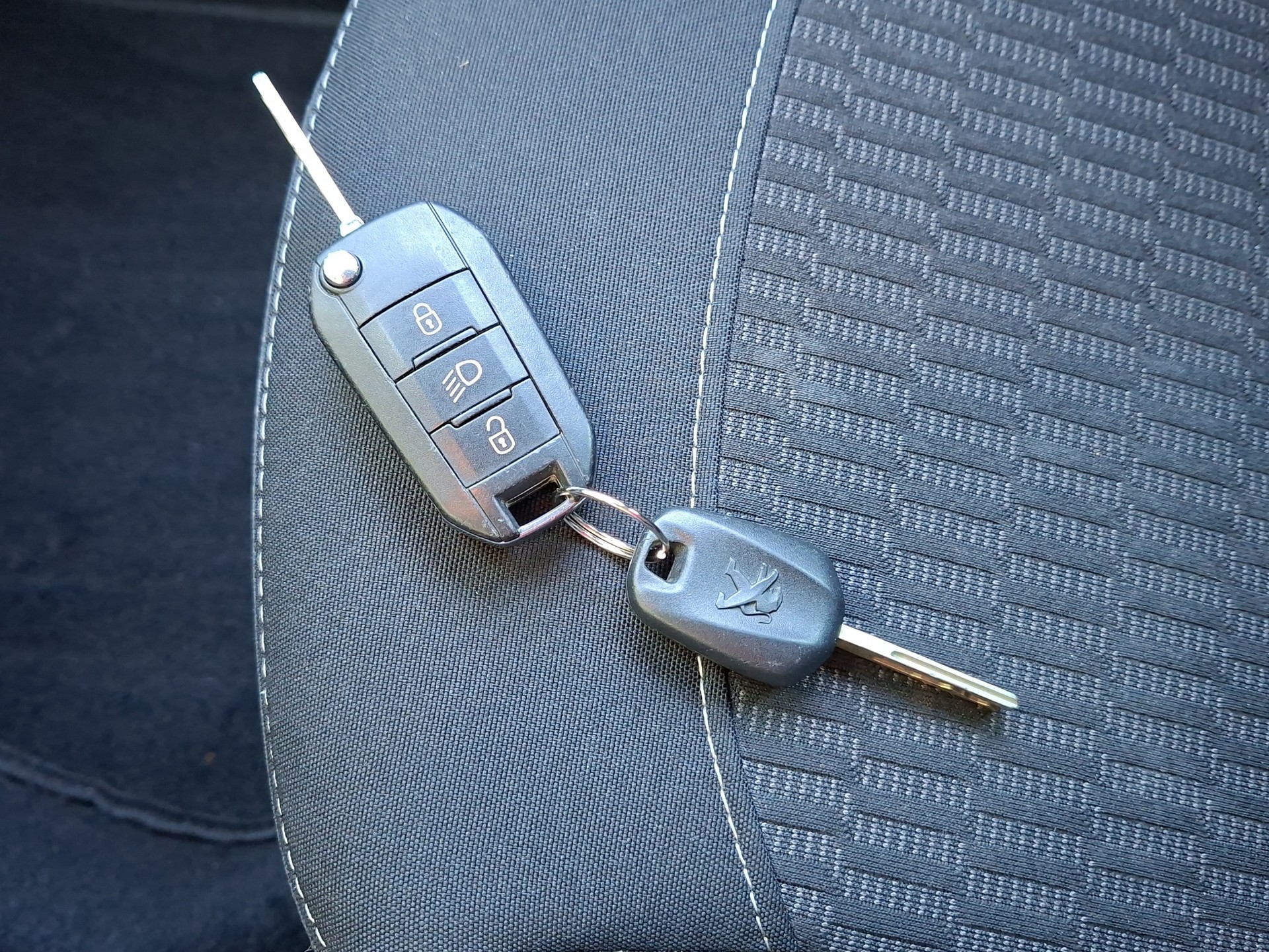 PEUGEOT 208 1.6 BlueHDi Active-image-14