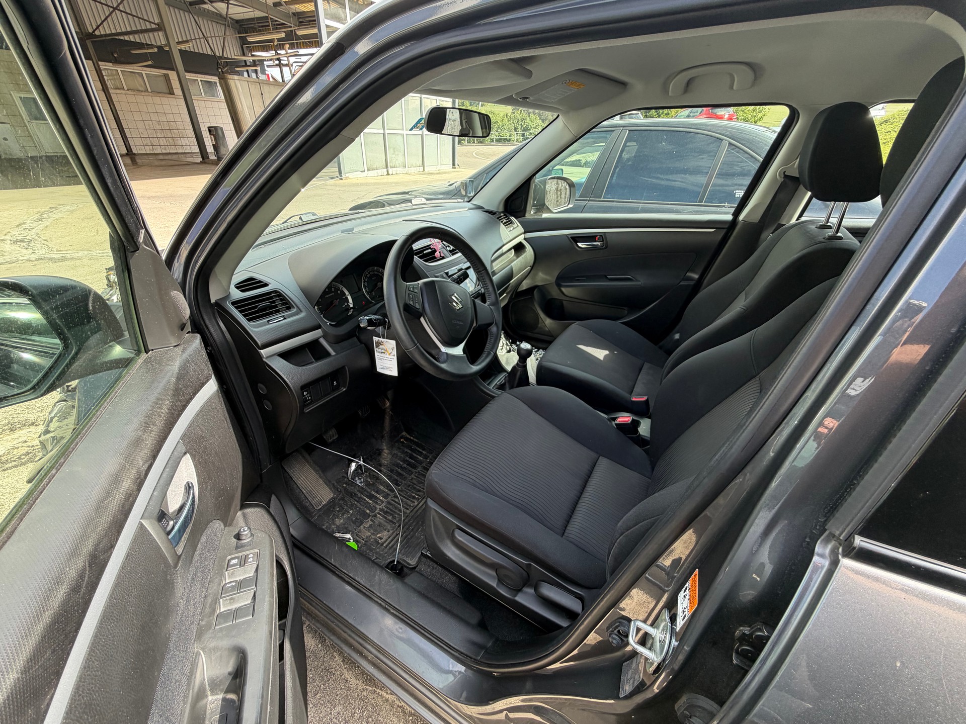 SUZUKI Swift 1.2i 16V GL Piz Sulai 4x4-image-3