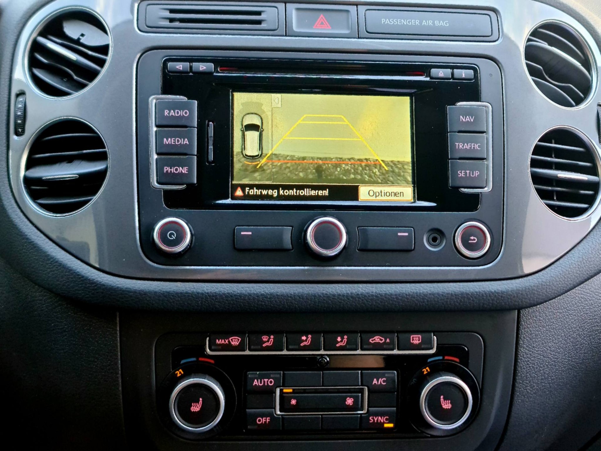 VW Tiguan 2.0 TSI Design 4Motion DSG-image-23
