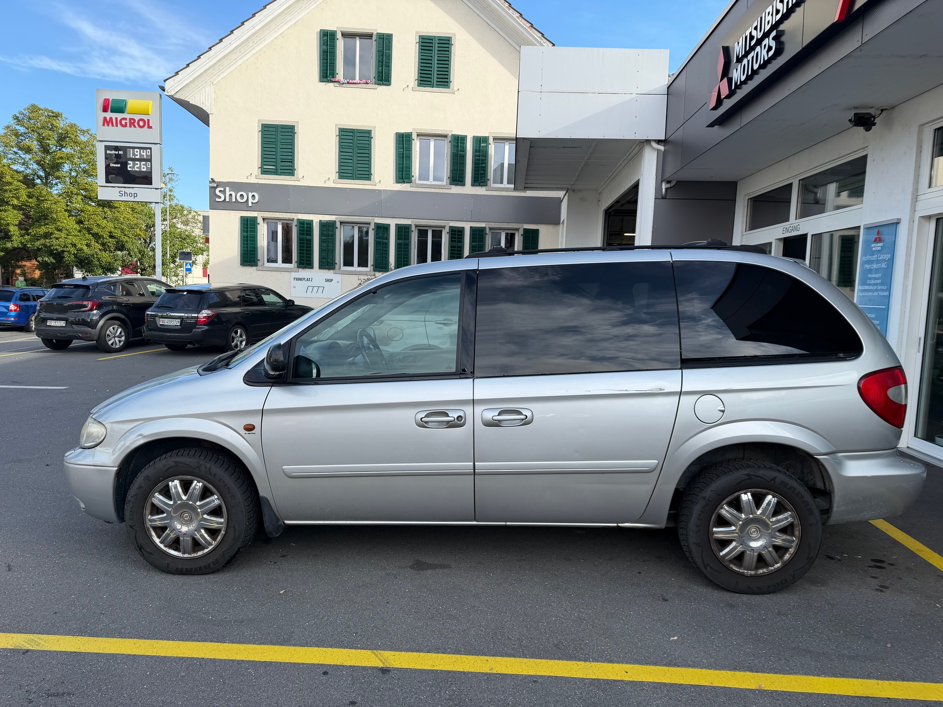 CHRYSLER Voyager 3.3 LX-image-3