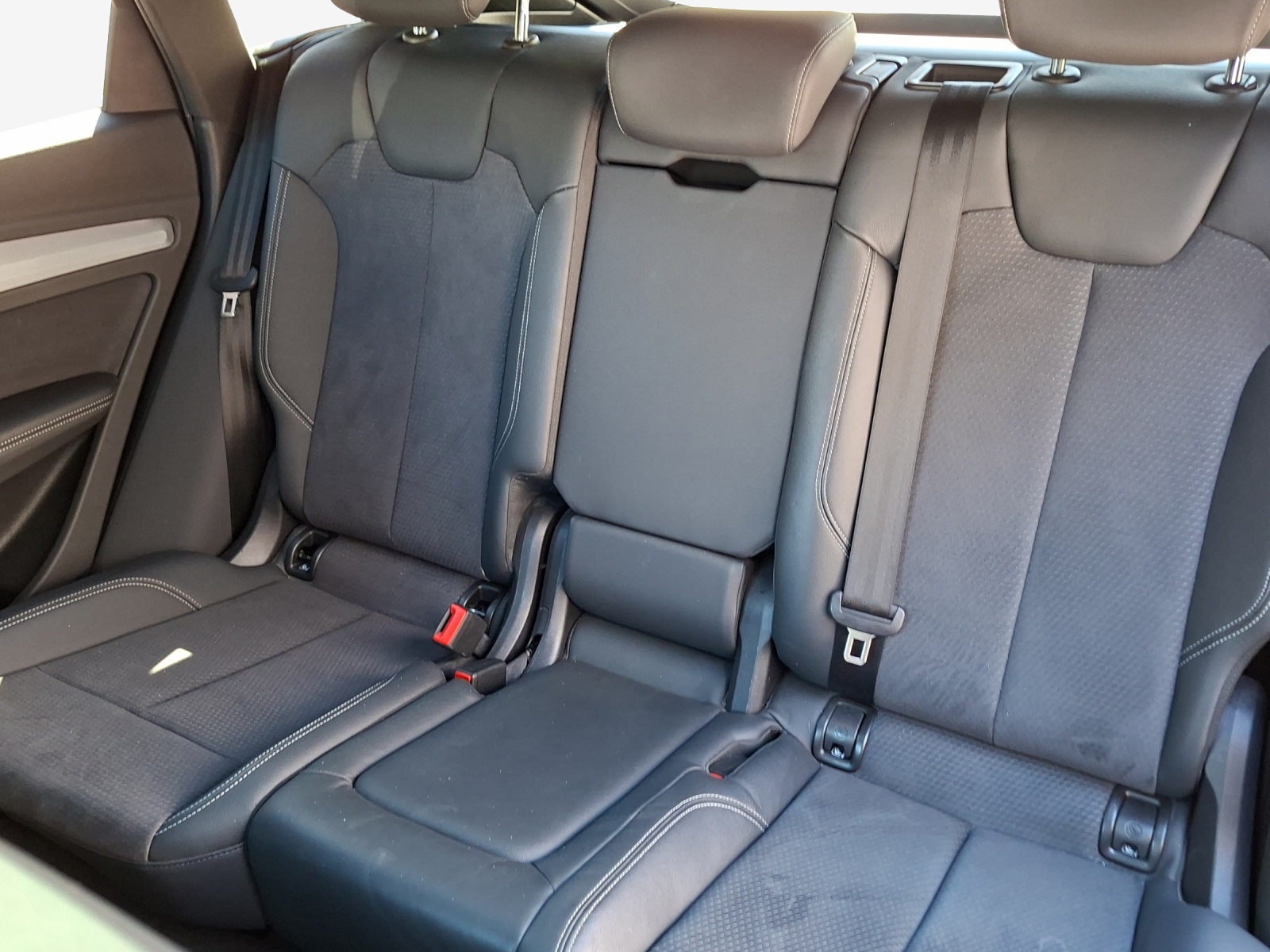 AUDI Q5 Sportback 40 TDI Blackedition quattro S-tronic-image-11