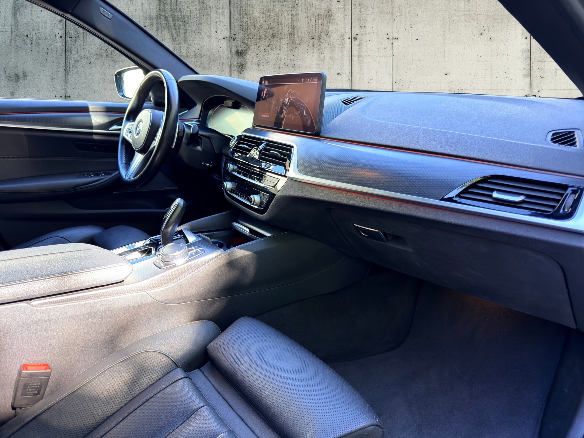 BMW 520d xDrive 48V Pure M Sport Edition Steptronic-image-12