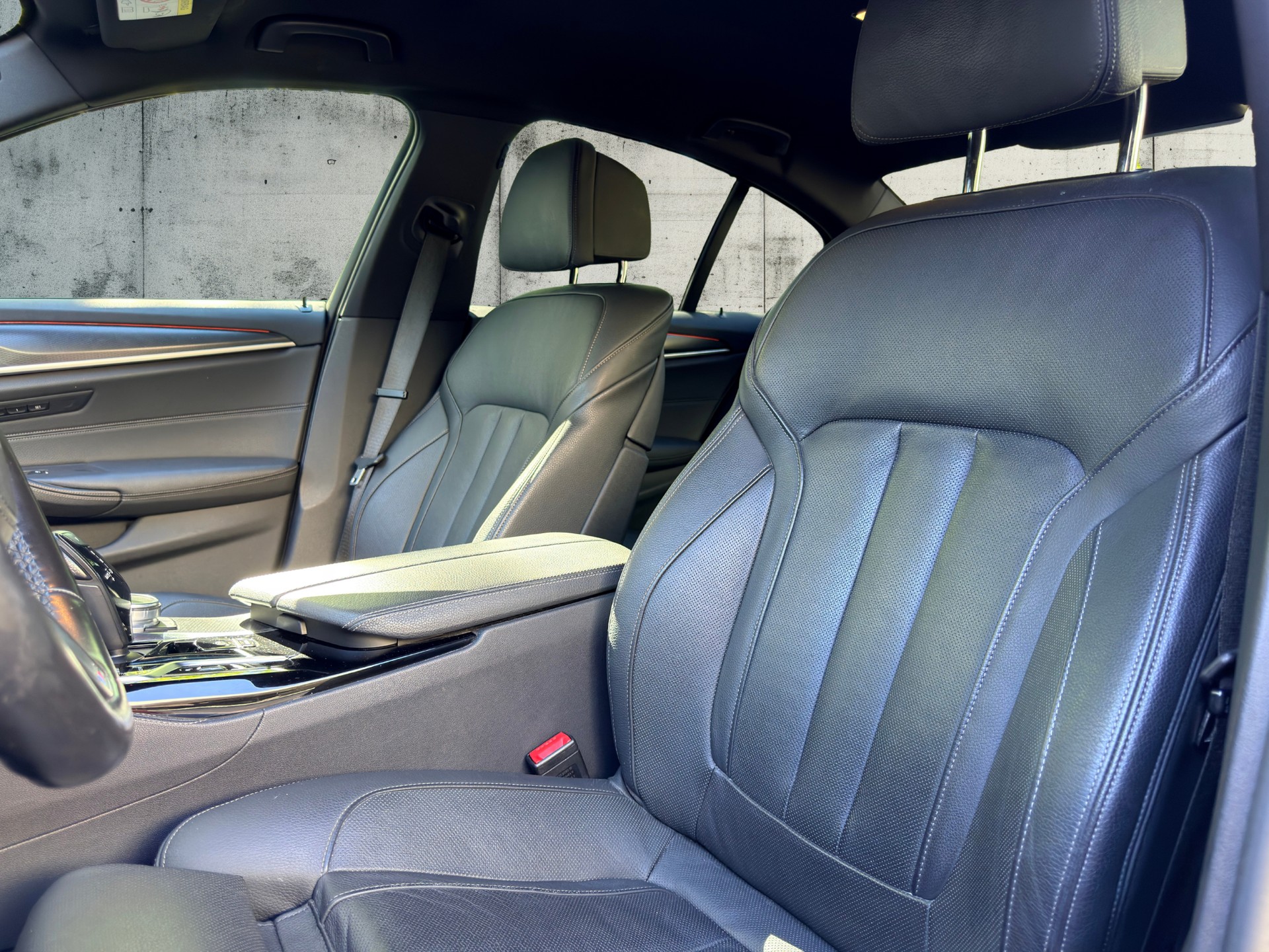 BMW 520d xDrive 48V Pure M Sport Edition Steptronic-image-11