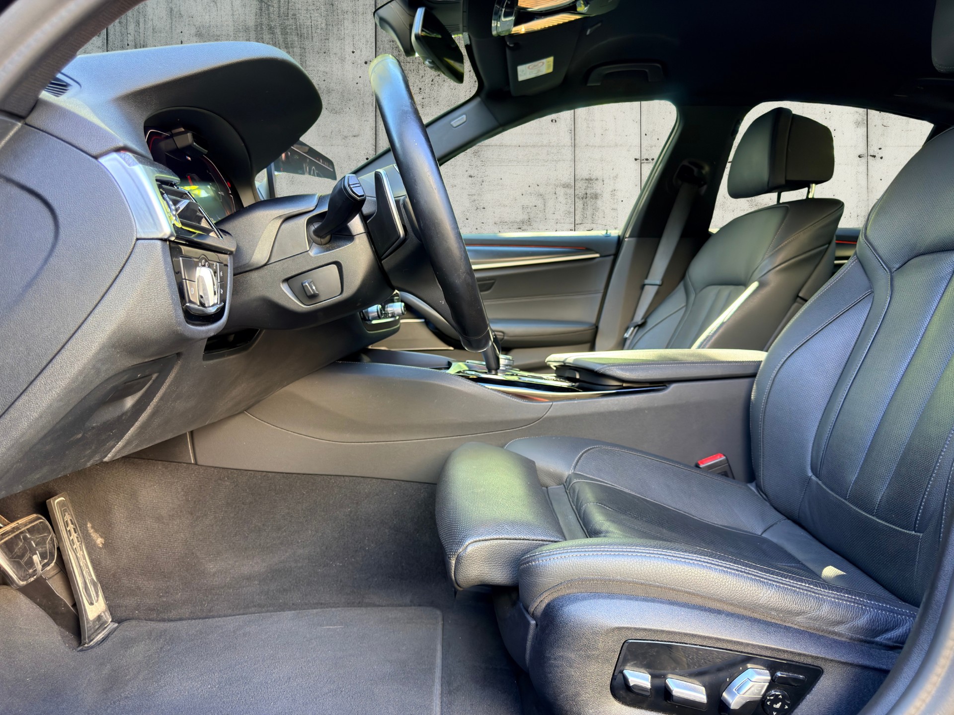 BMW 520d xDrive 48V Pure M Sport Edition Steptronic-image-10