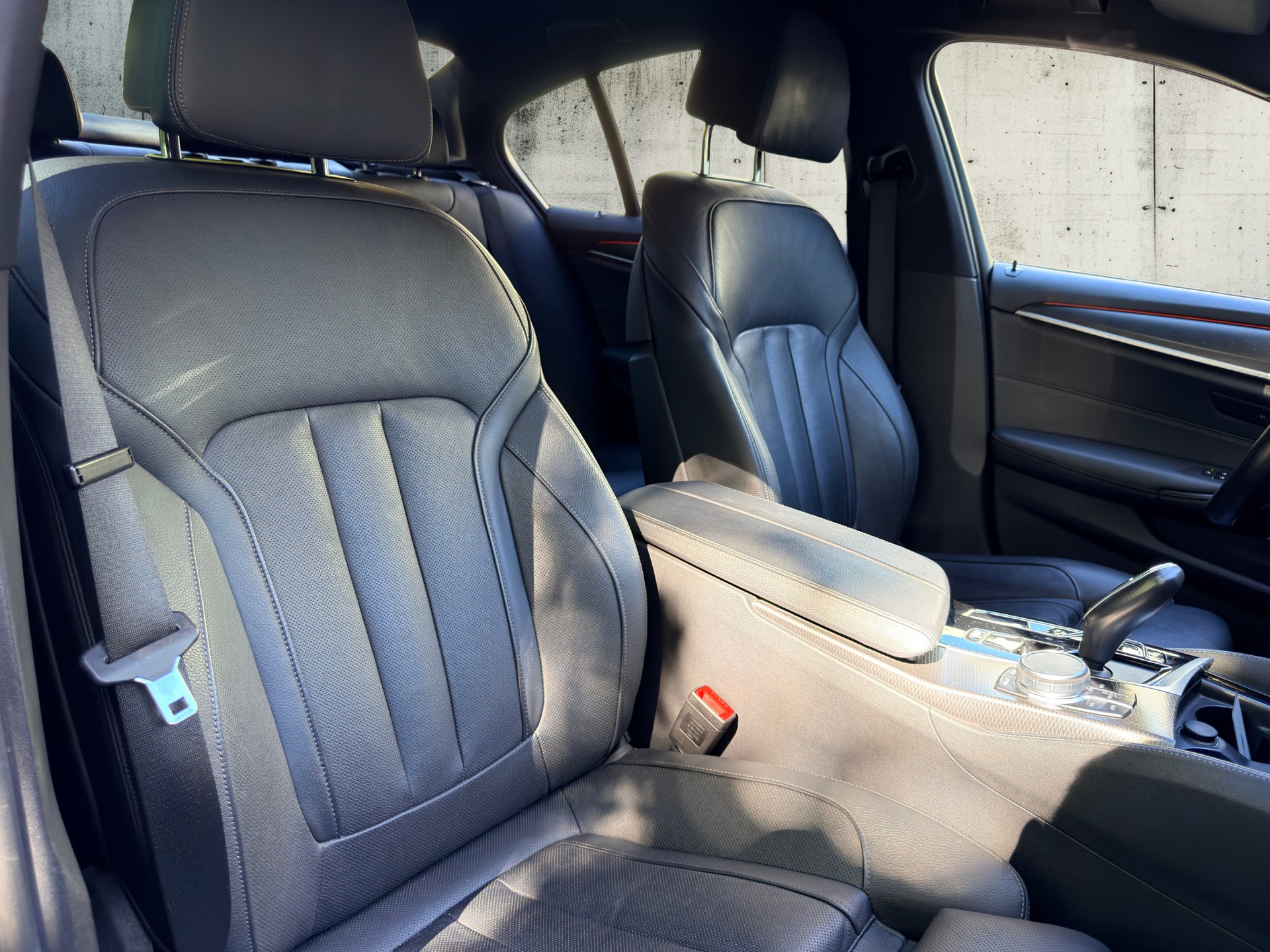 BMW 520d xDrive 48V Pure M Sport Edition Steptronic-image-13
