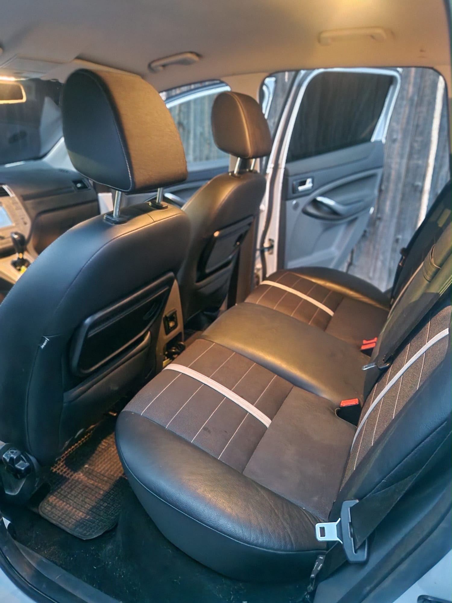 FORD Kuga 2.0 TDCi Titanium 4WD PowerShift-image-3