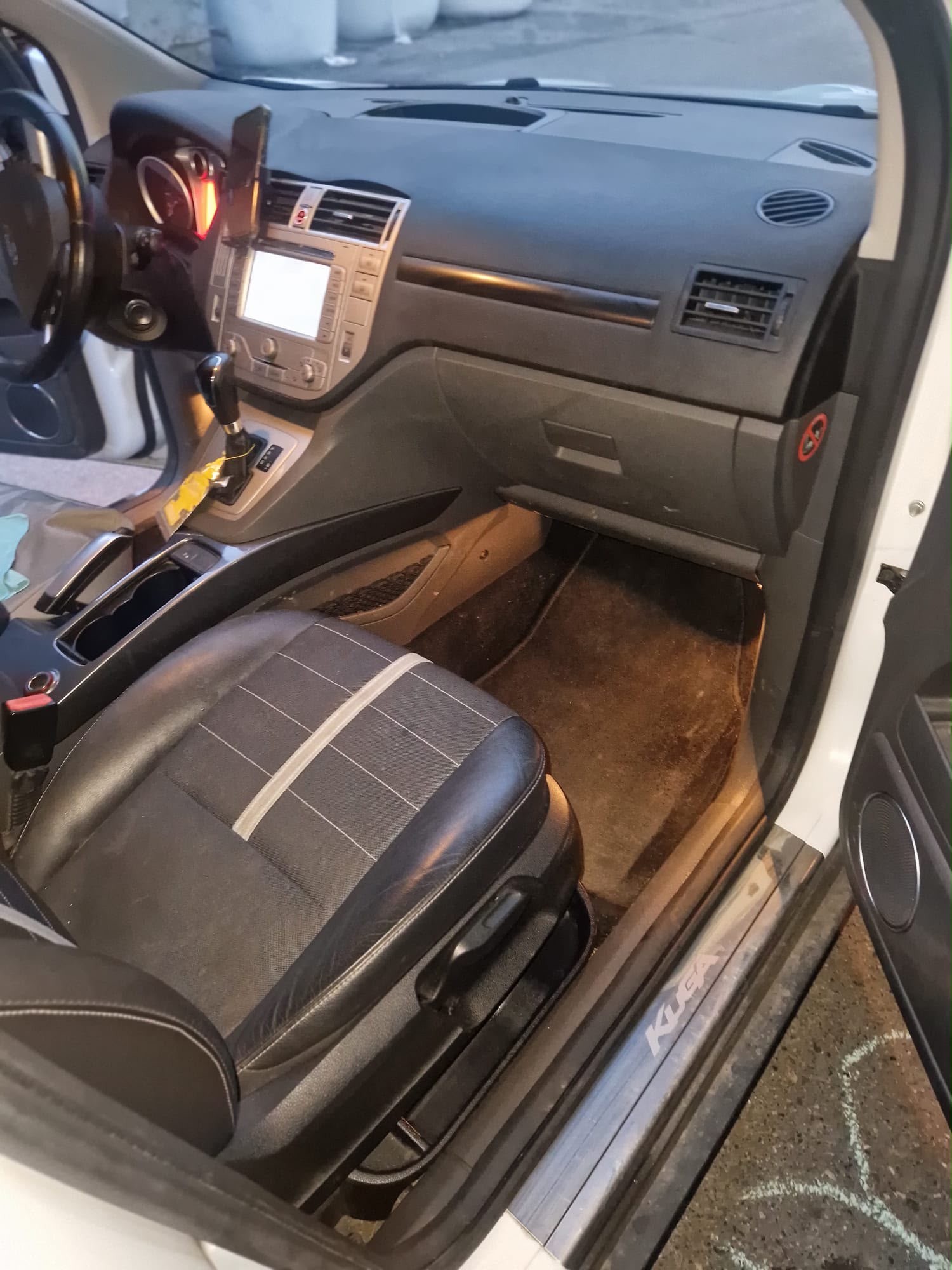 FORD Kuga 2.0 TDCi Titanium 4WD PowerShift-image-4