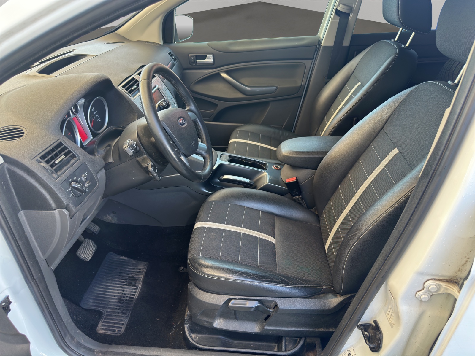 FORD Kuga 2.0 TDCi Titanium 4WD PowerShift-image-11