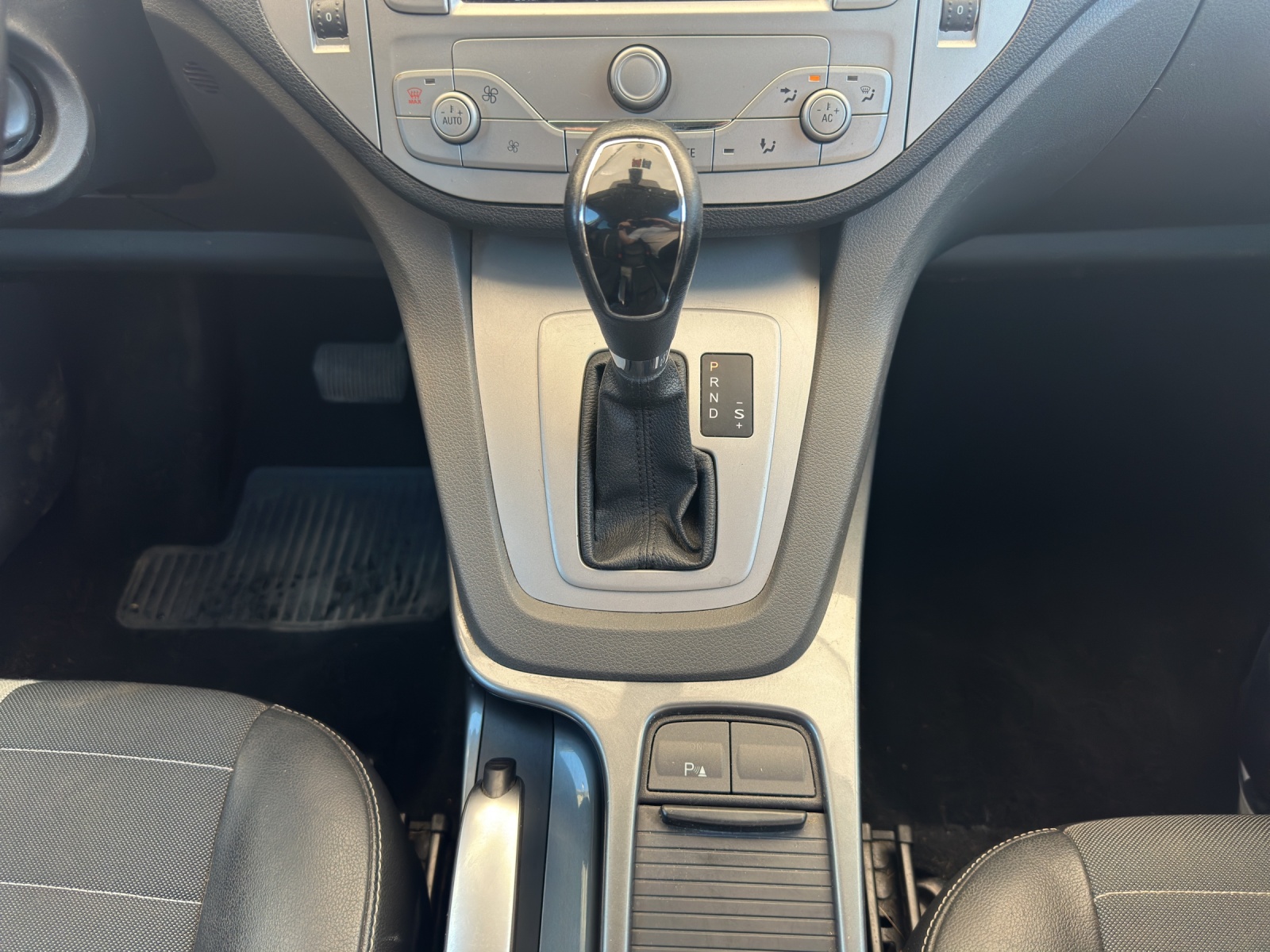 FORD Kuga 2.0 TDCi Titanium 4WD PowerShift-image-9