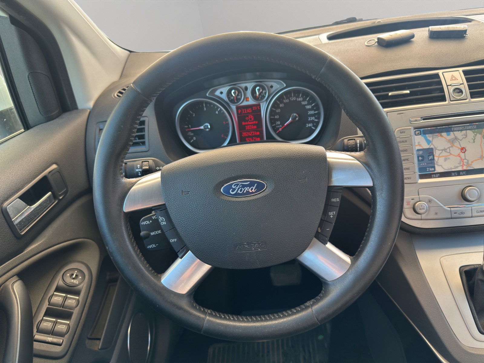 FORD Kuga 2.0 TDCi Titanium 4WD PowerShift-image-15