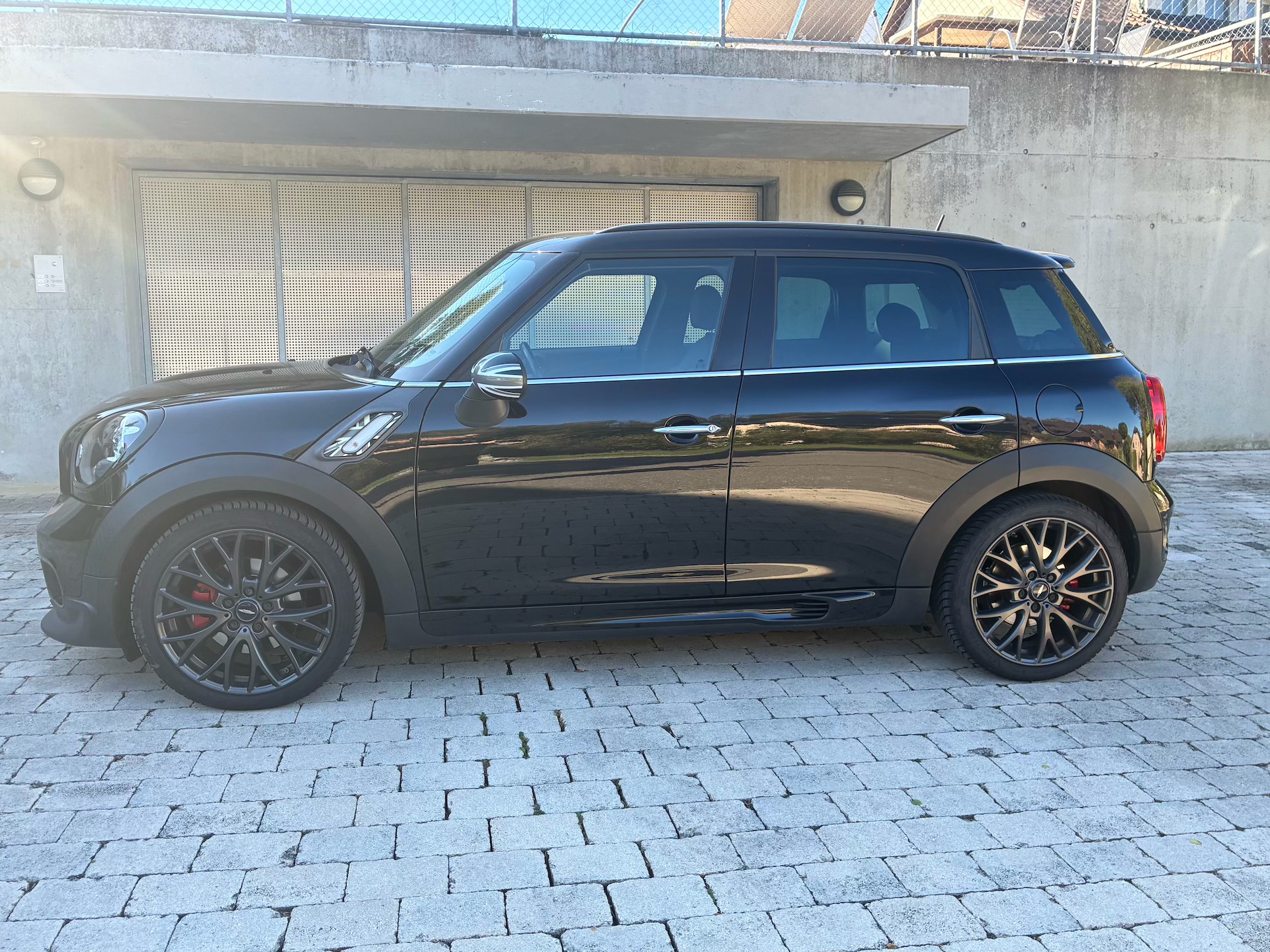 MINI 1.6i John Cooper Works ALL4-image-4