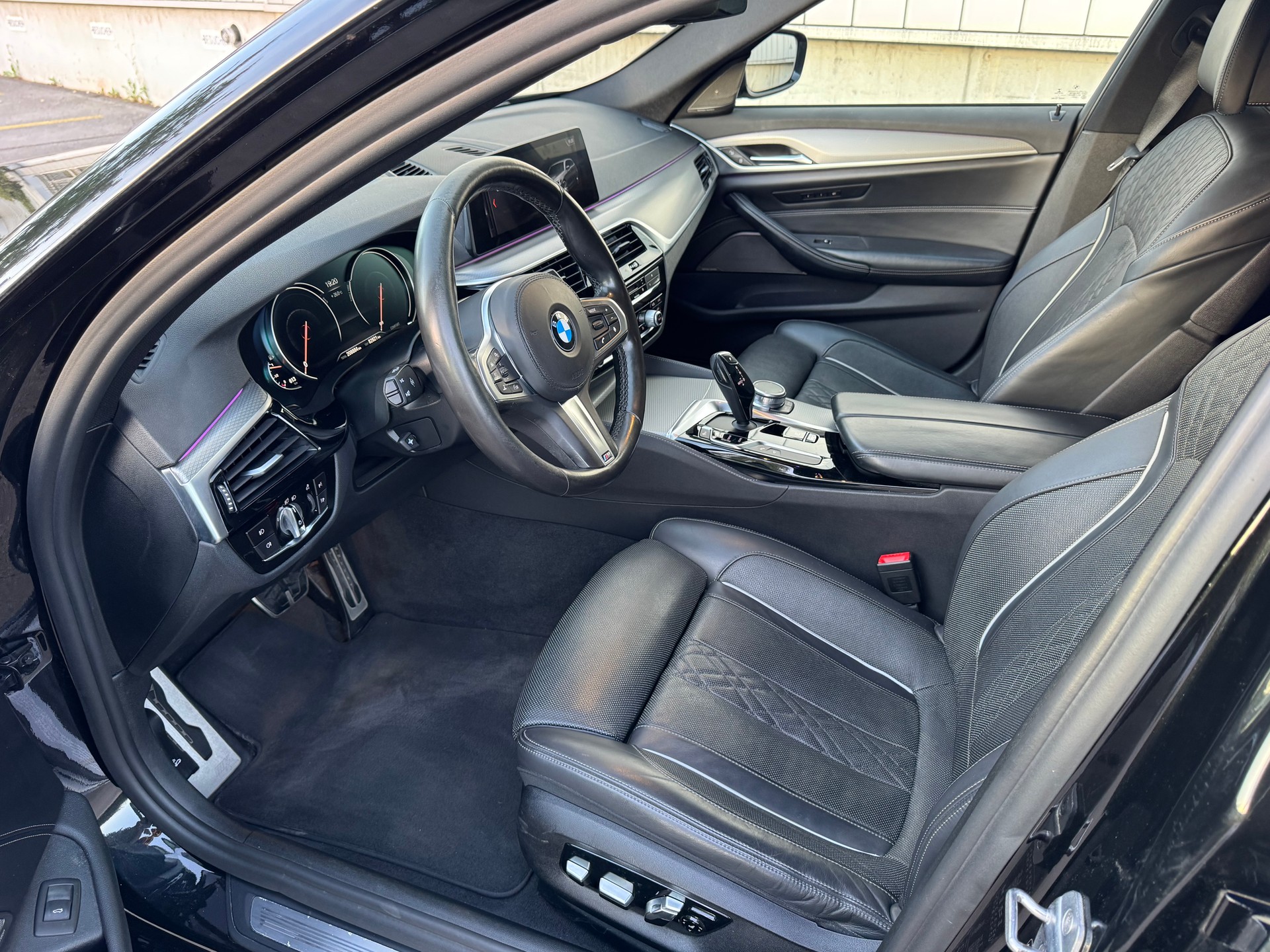BMW 540i xDrive Touring Sport Line Steptronic-image-5
