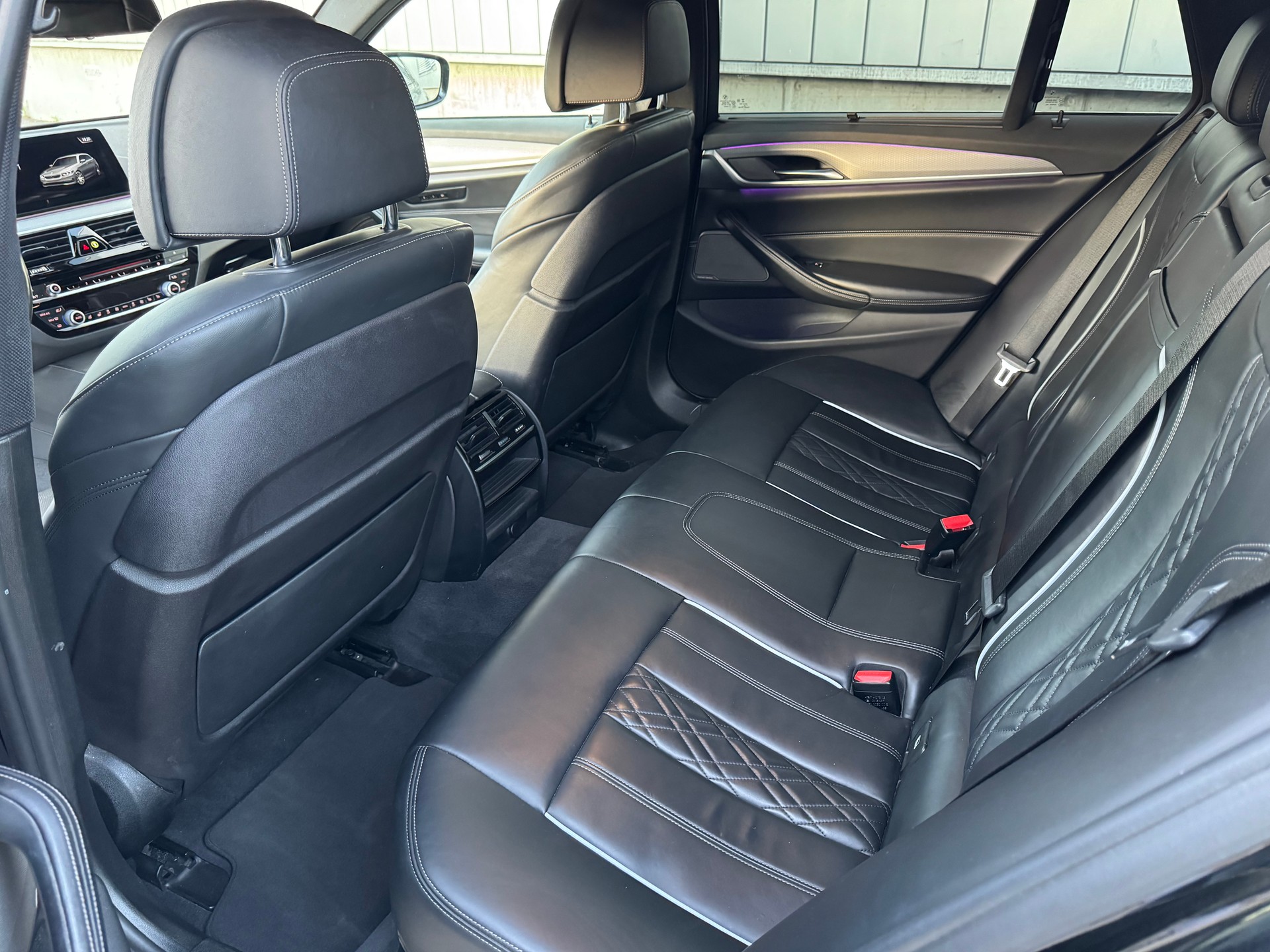 BMW 540i xDrive Touring Sport Line Steptronic-image-6