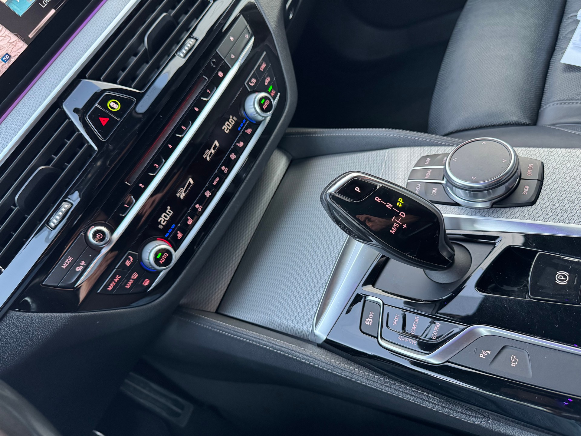 BMW 540i xDrive Touring Sport Line Steptronic-image-11