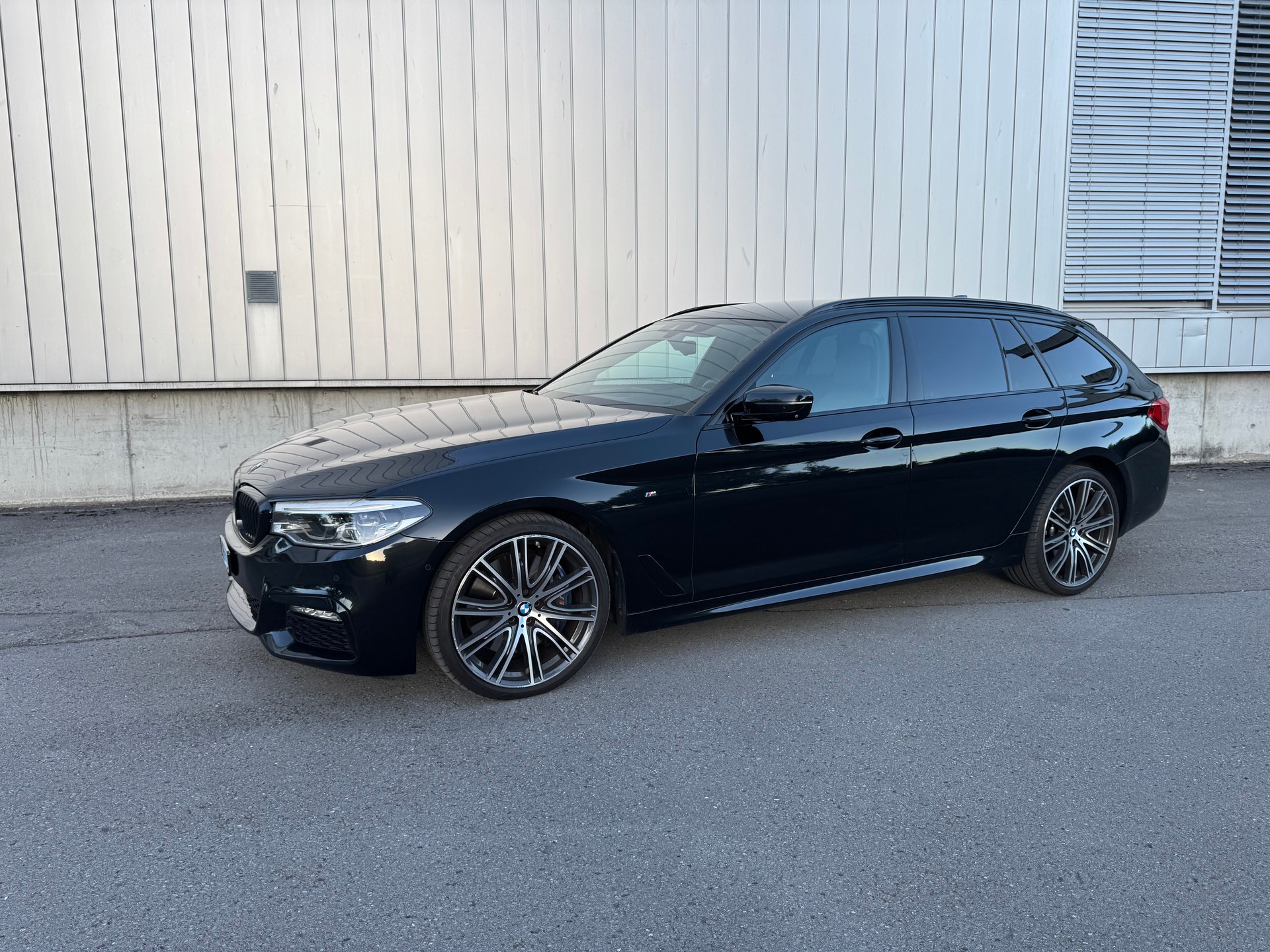 BMW 540i xDrive Touring Sport Line Steptronic-image-1