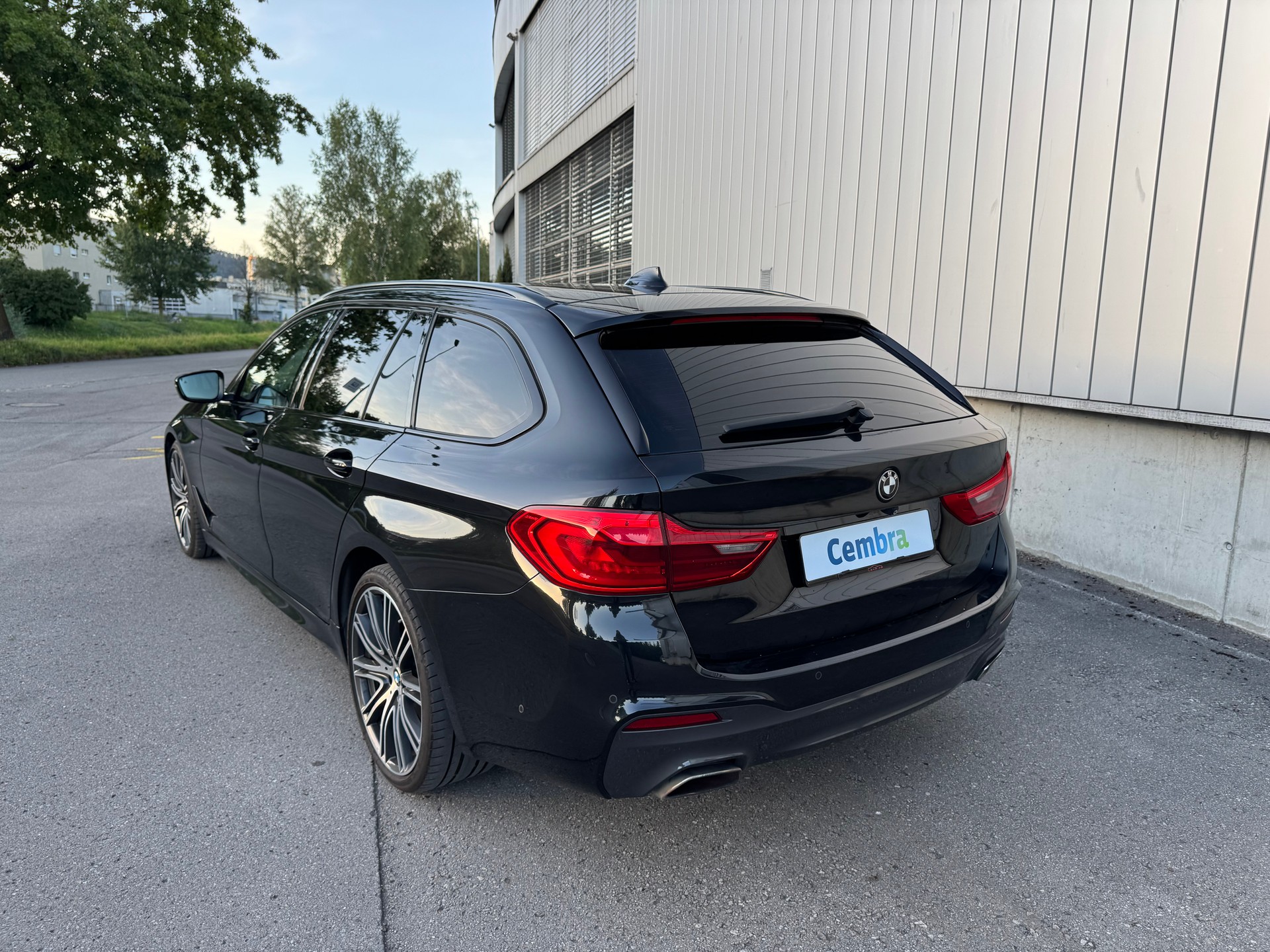 BMW 540i xDrive Touring Sport Line Steptronic-image-4