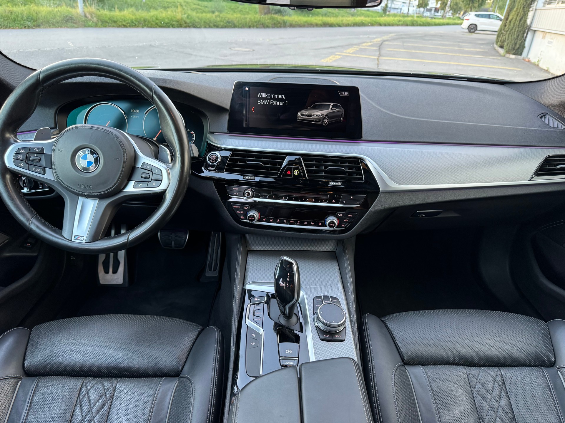 BMW 540i xDrive Touring Sport Line Steptronic-image-8