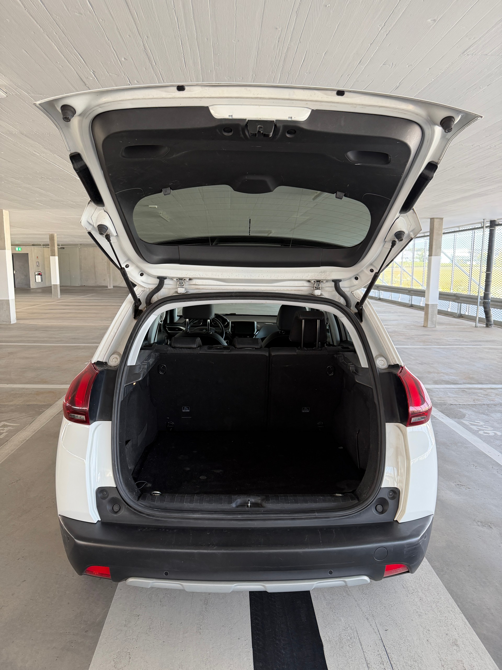 PEUGEOT 2008 1.2 PureTech Signature EAT6 - Expertise du jour-image-14
