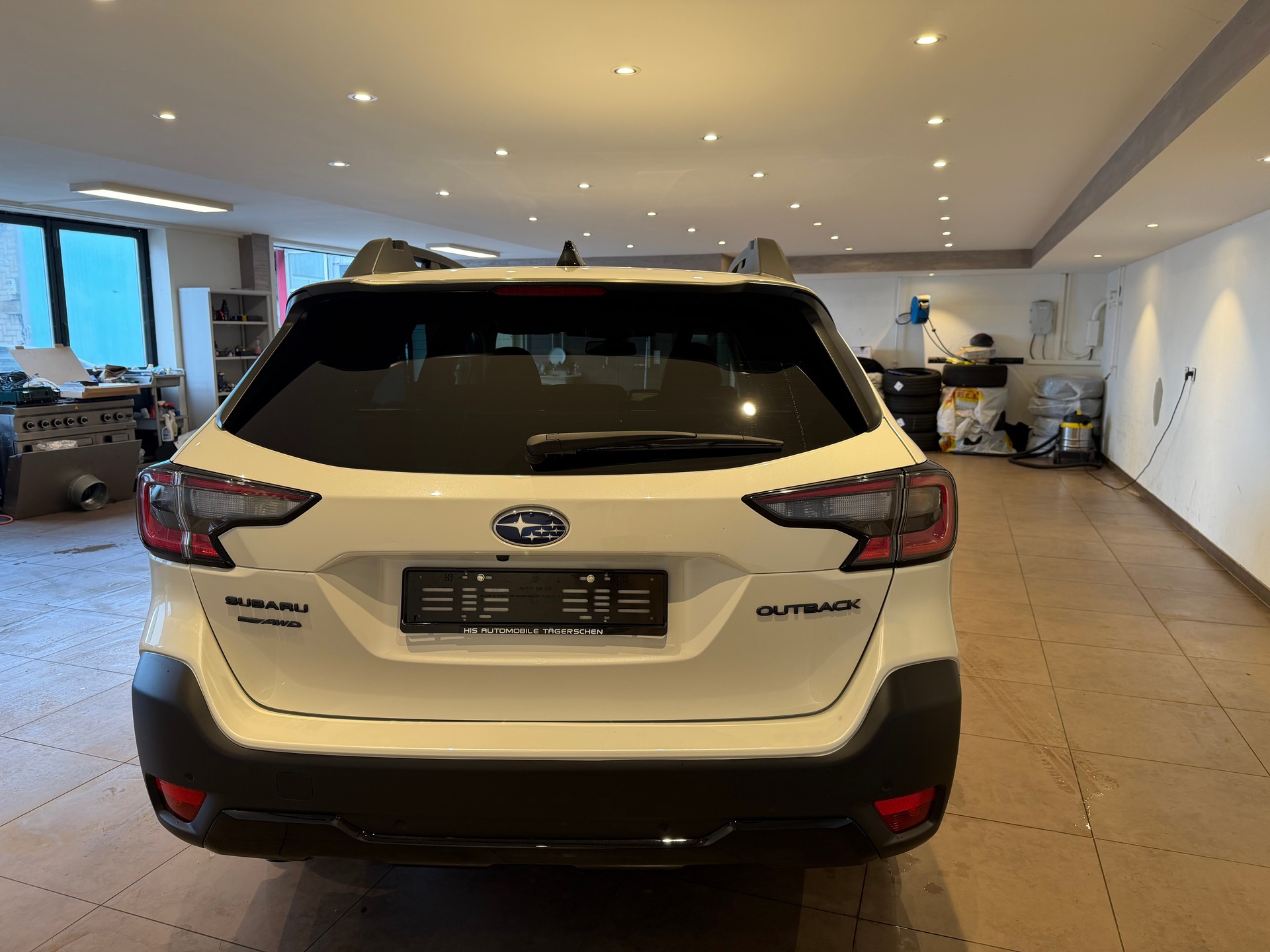 SUBARU Outback 2.5i Crossroad-image-4