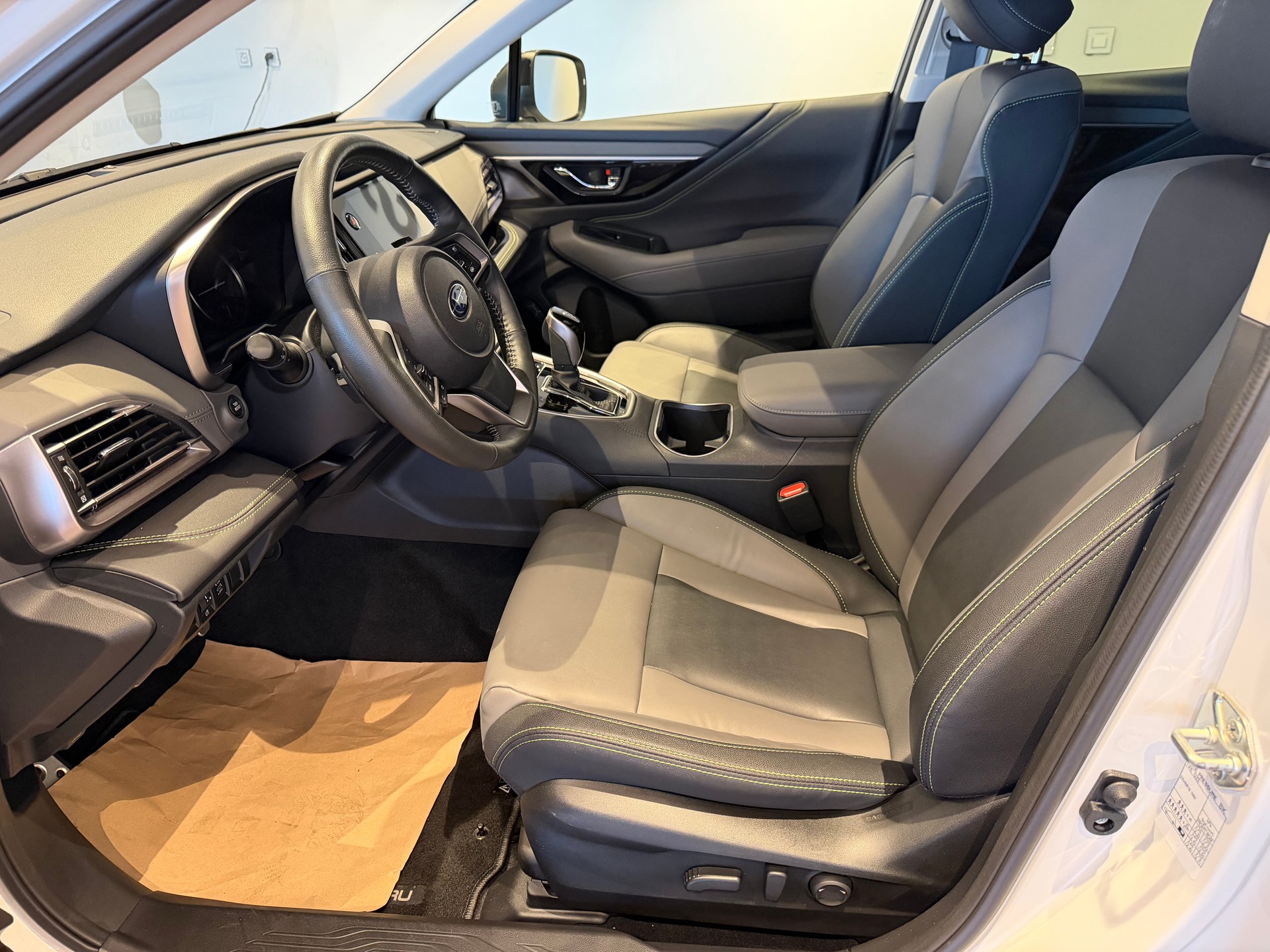 SUBARU Outback 2.5i Crossroad-image-12