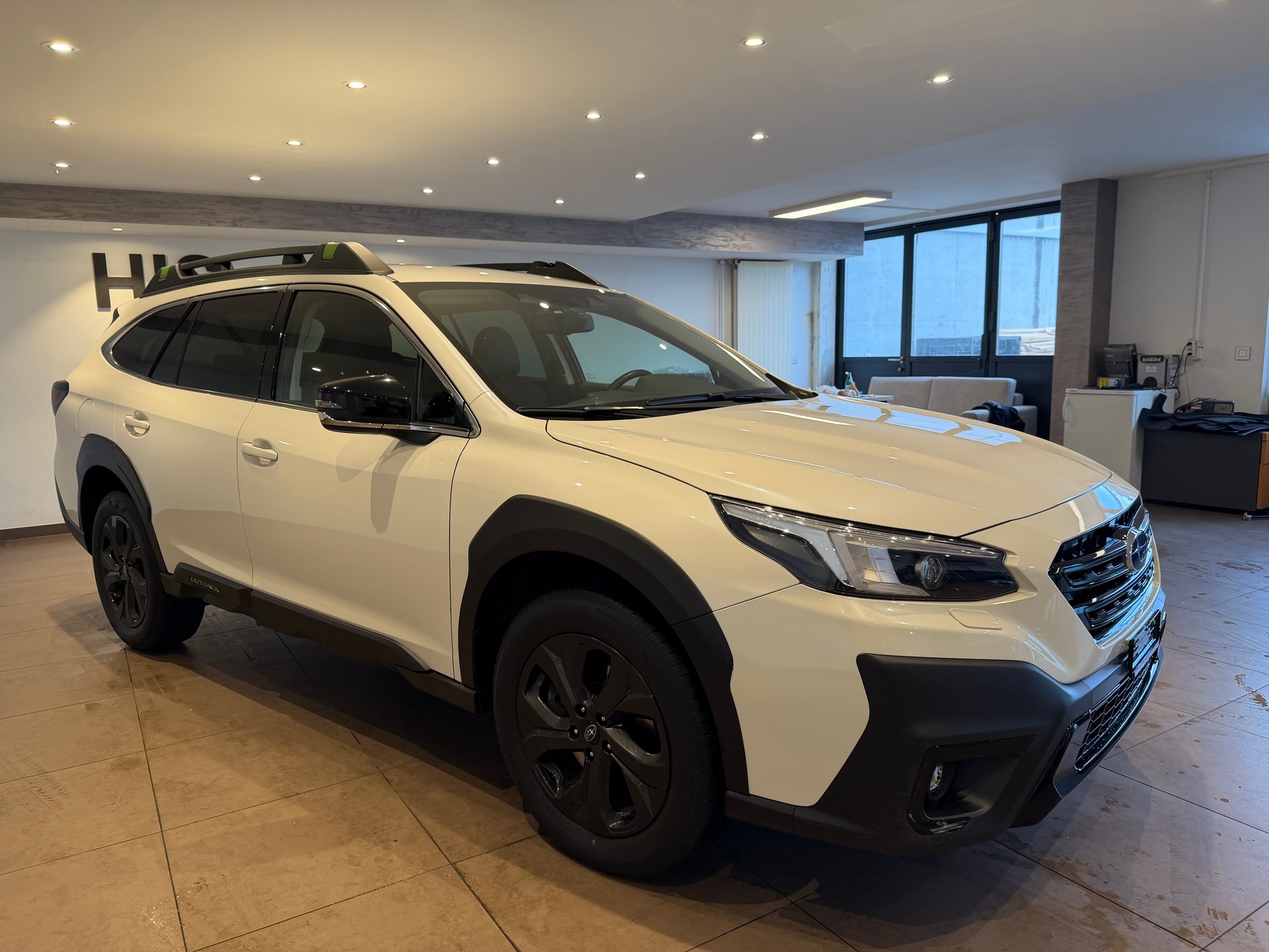 SUBARU Outback 2.5i Crossroad-image-5