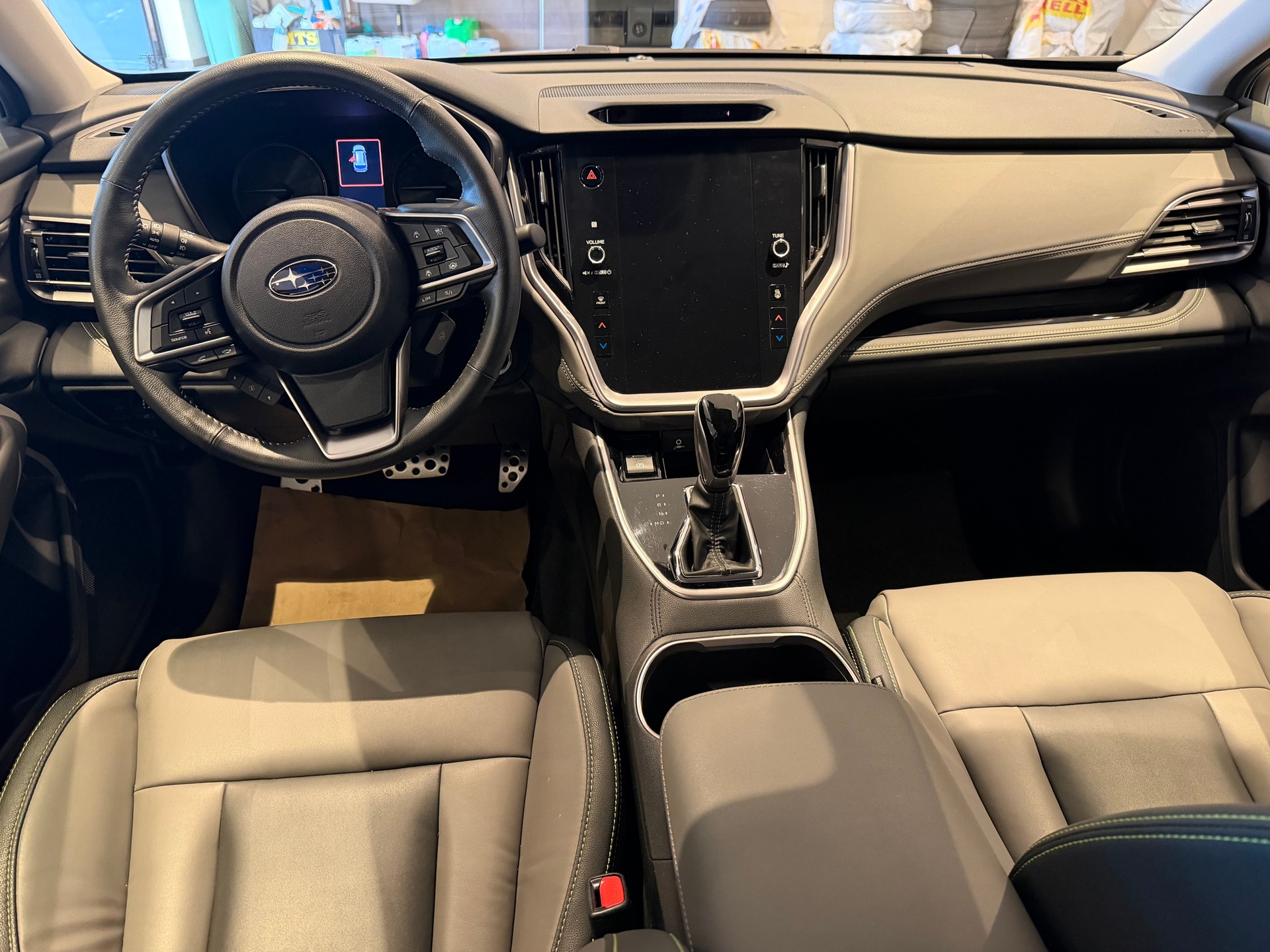SUBARU Outback 2.5i Crossroad-image-11