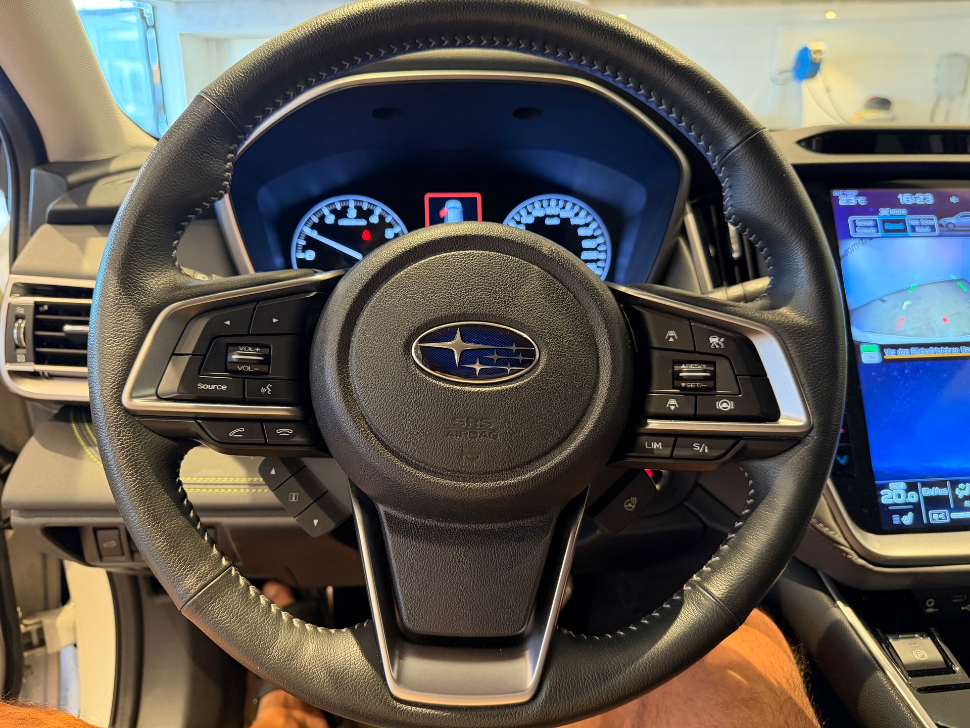 SUBARU Outback 2.5i Crossroad-image-17